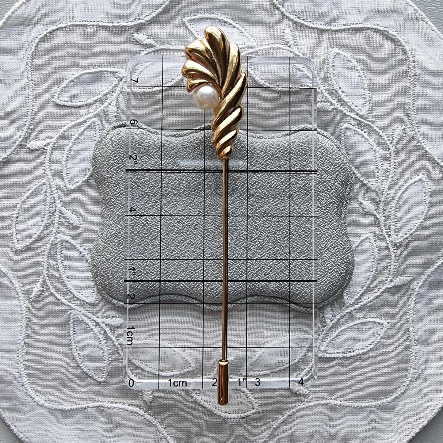 Stick Pin - Gold and Pearl Stylised Shell Stick Pin Brooch