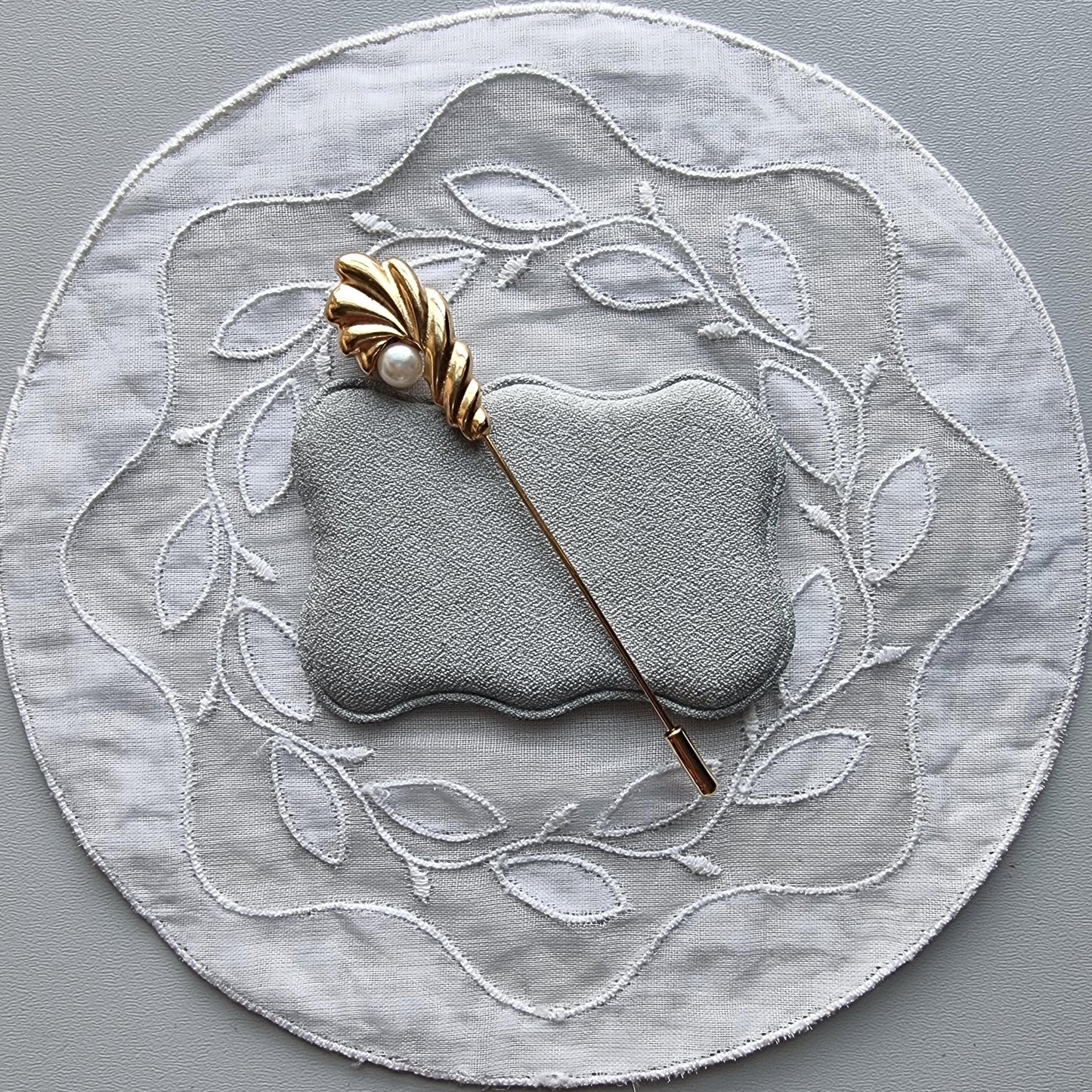 Stick Pin - Gold and Pearl Stylised Shell Stick Pin Brooch