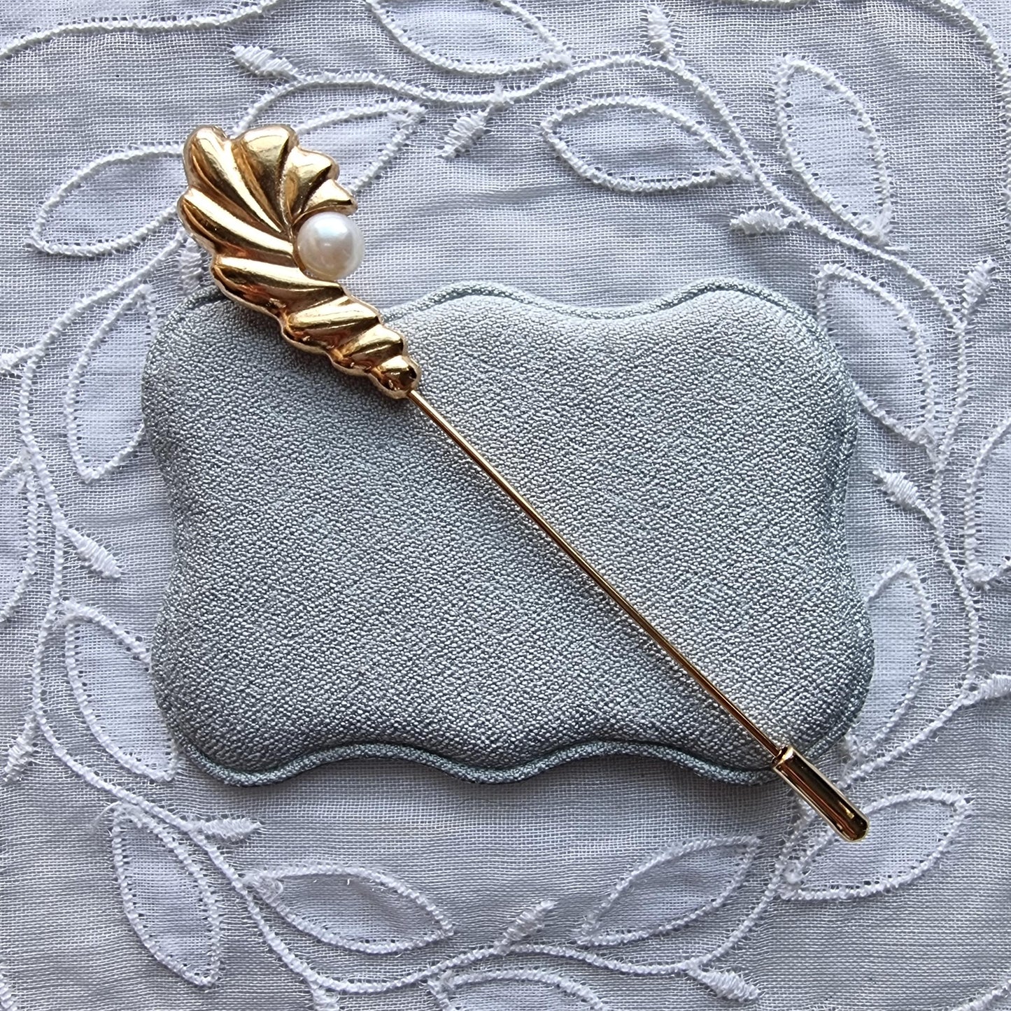Stick Pin - Gold and Pearl Stylised Shell Stick Pin Brooch