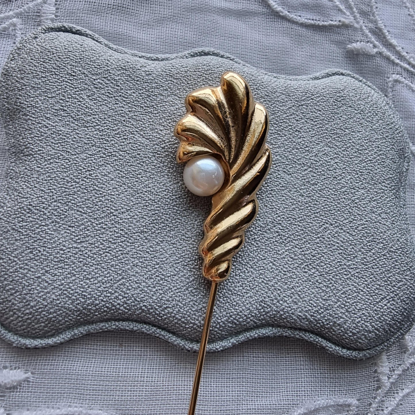 Stick Pin - Gold and Pearl Stylised Shell Stick Pin Brooch
