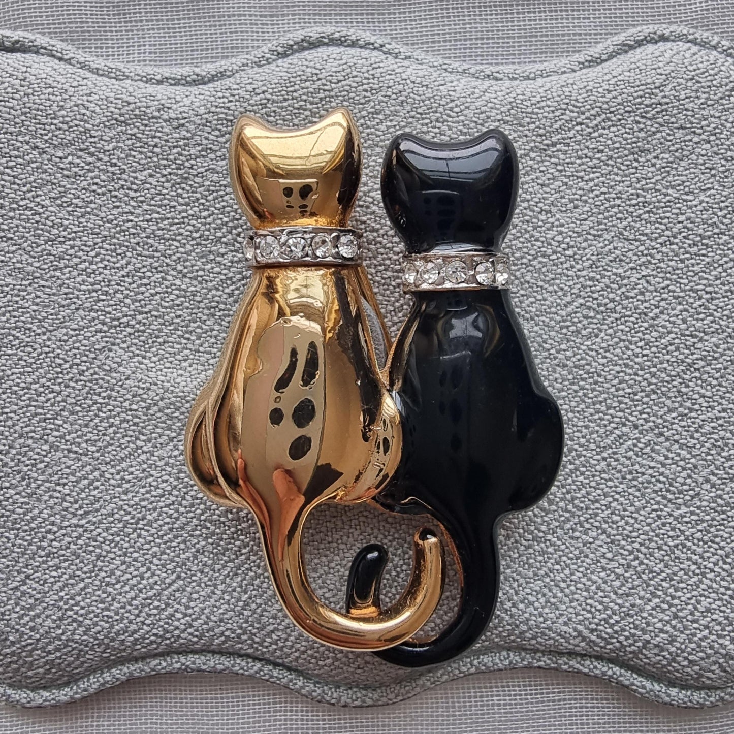 Brooch - Keyes Gold and Black Cats with Crystal Collars Brooch