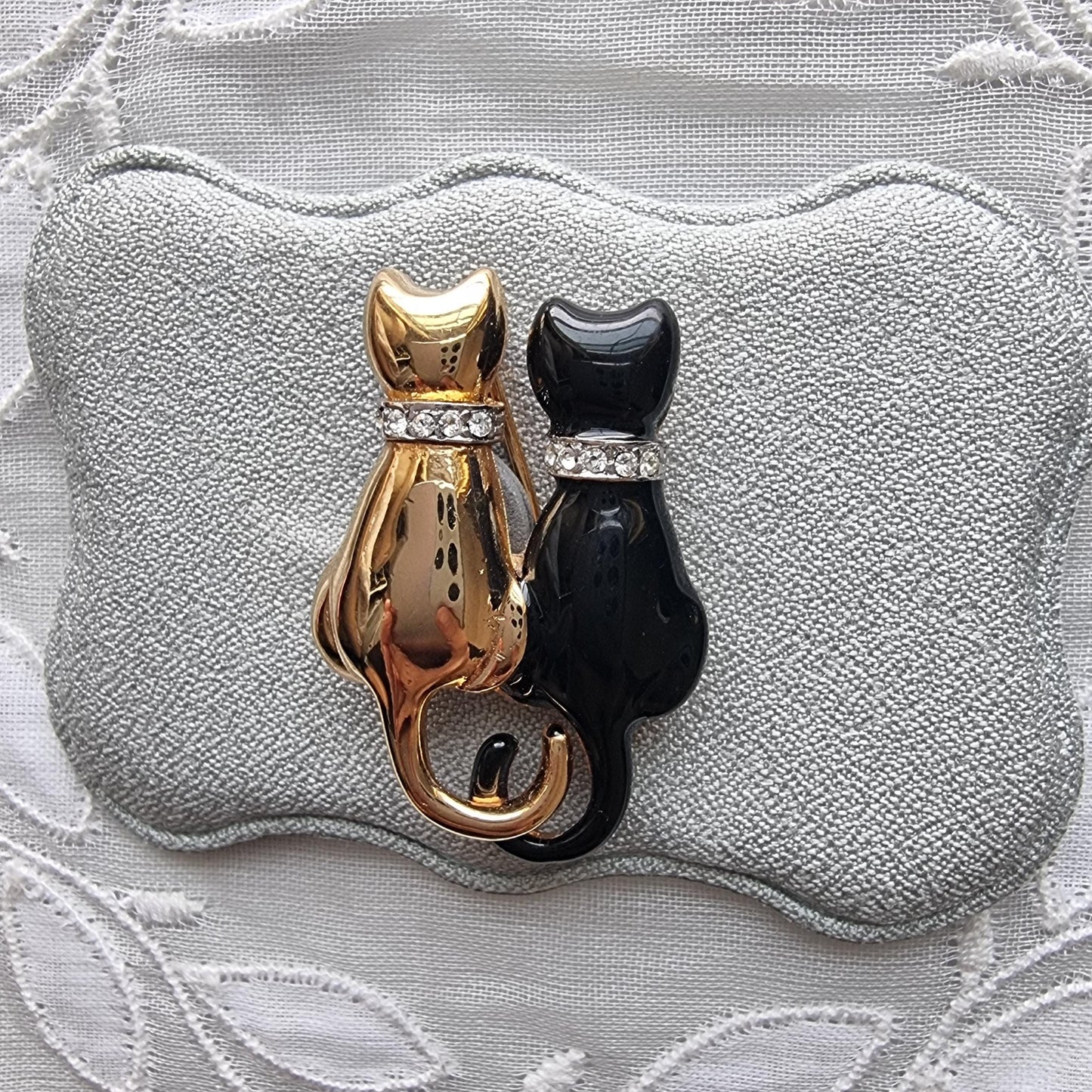 Brooch - Keyes Gold and Black Cats with Crystal Collars Brooch