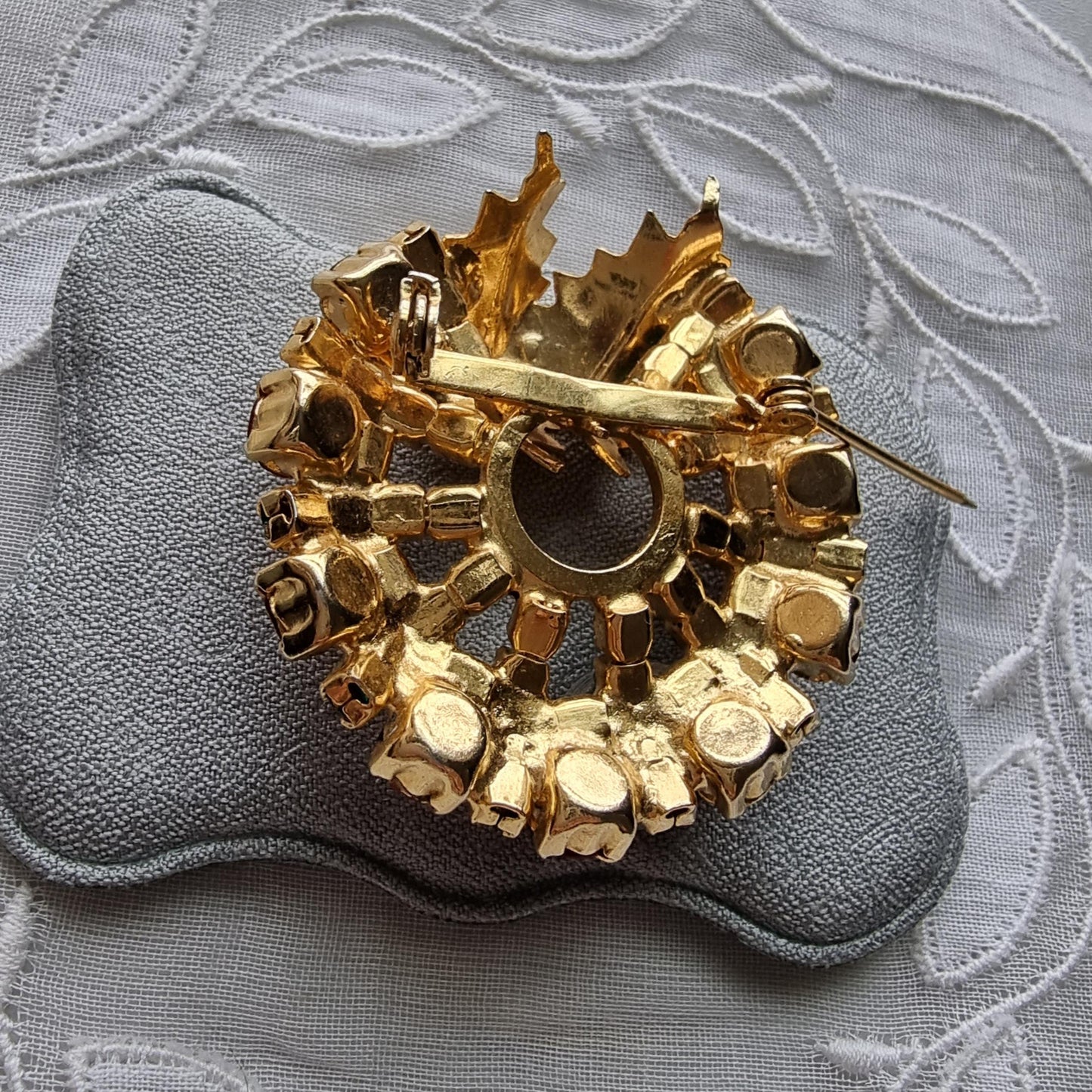 Brooch - Green and Red Crystals Christmas Wreath Brooch