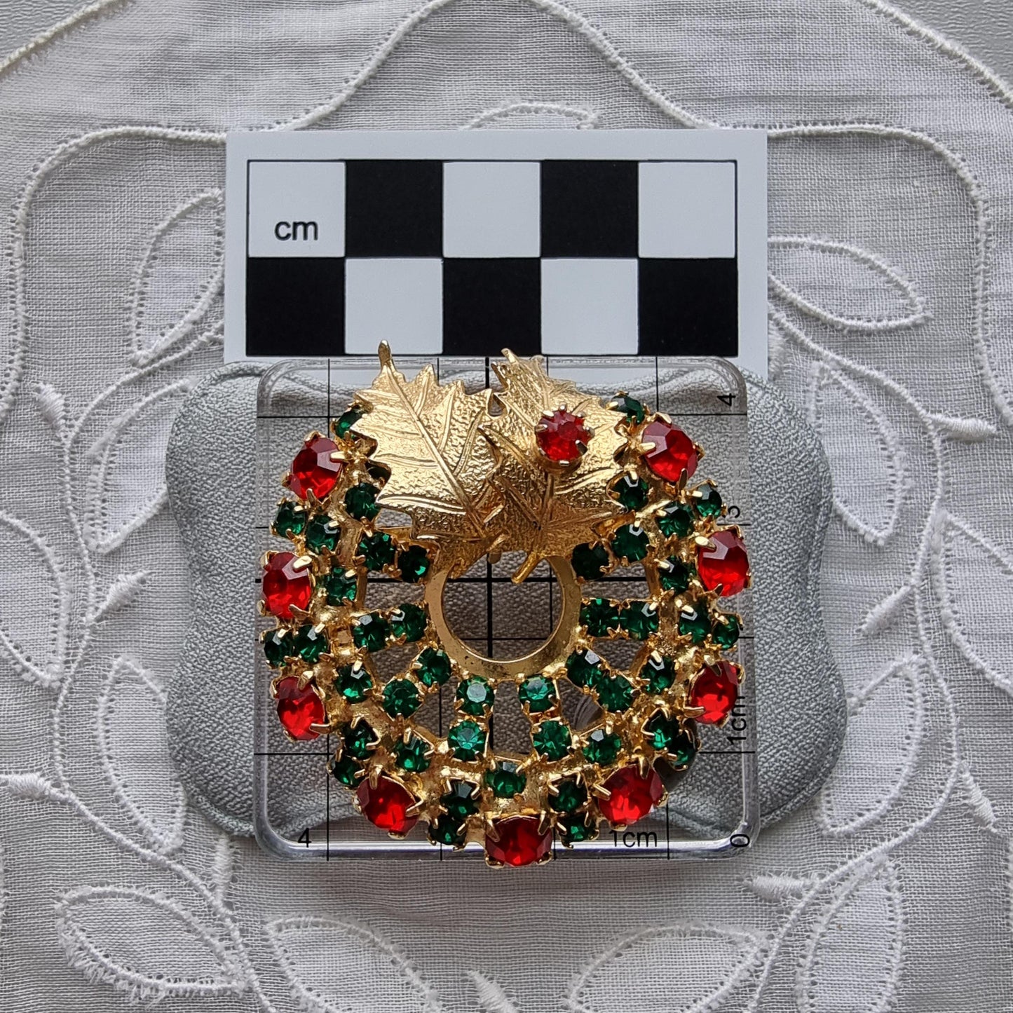 Brooch - Green and Red Crystals Christmas Wreath Brooch