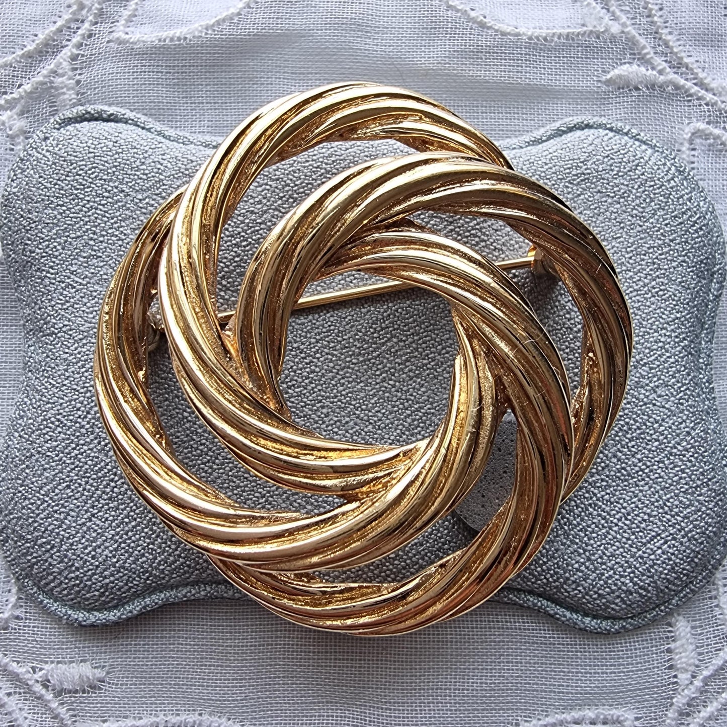 Brooch - Monet Gold Twist Wire Knot Brooch