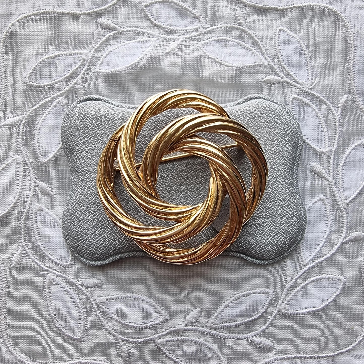 Brooch - Monet Gold Twist Wire Knot Brooch