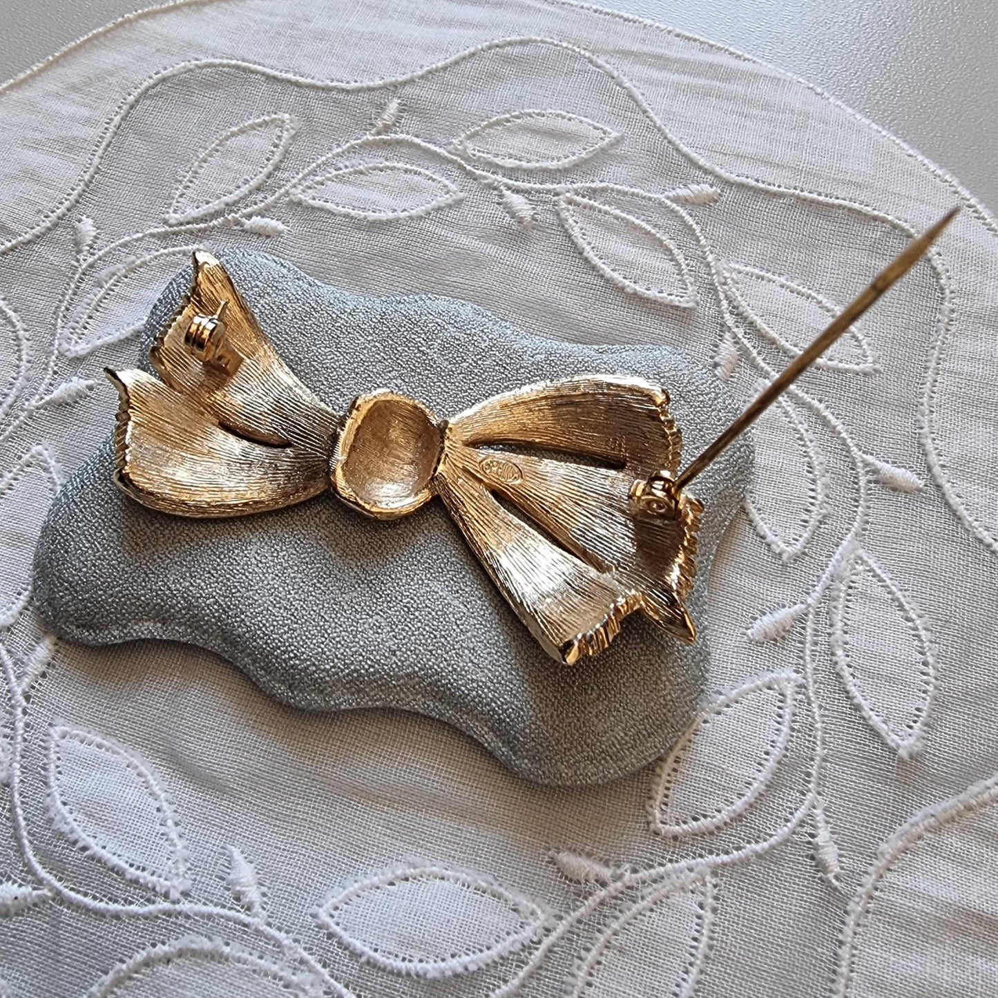 Brooch - Sphinx Gold Turquoise Bow Brooch