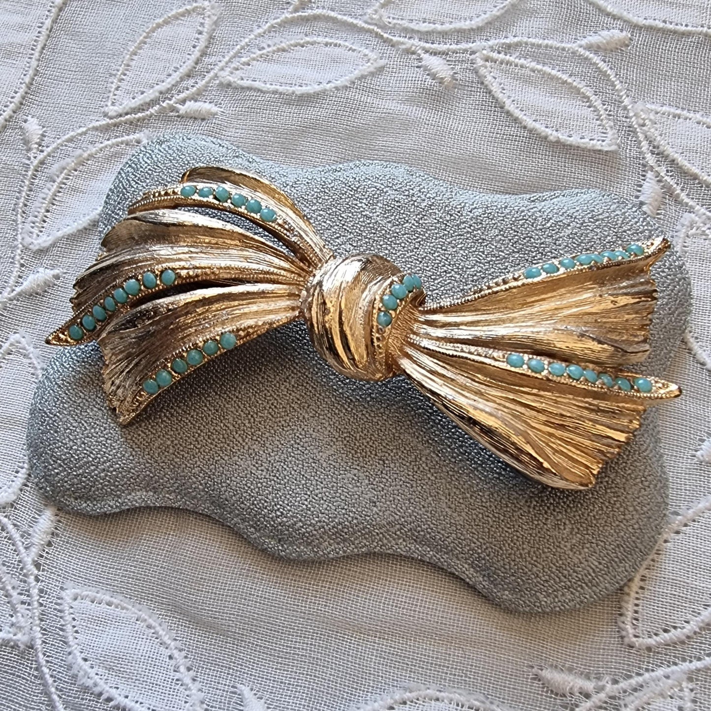 Brooch - Sphinx Gold Turquoise Bow Brooch