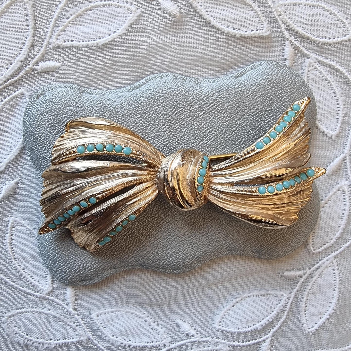 Brooch - Sphinx Gold Turquoise Bow Brooch