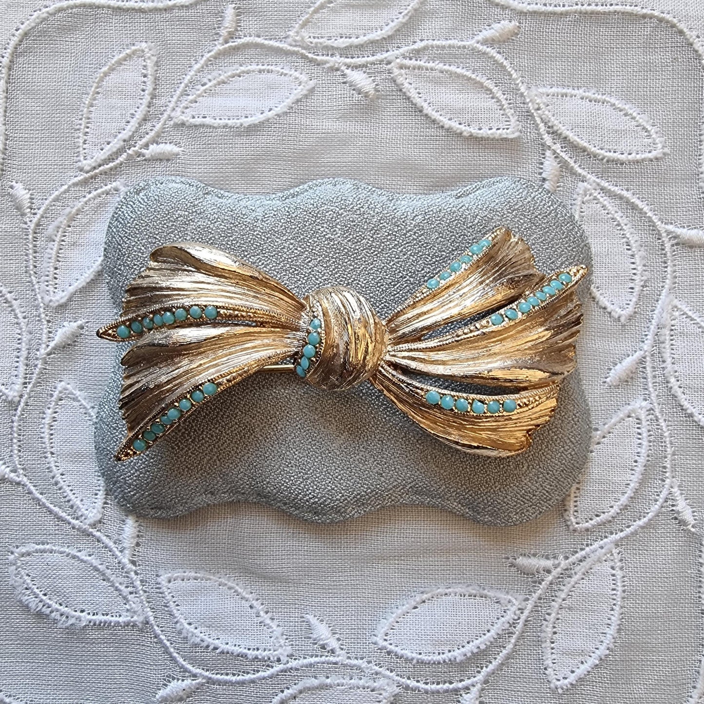 Brooch - Sphinx Gold Turquoise Bow Brooch