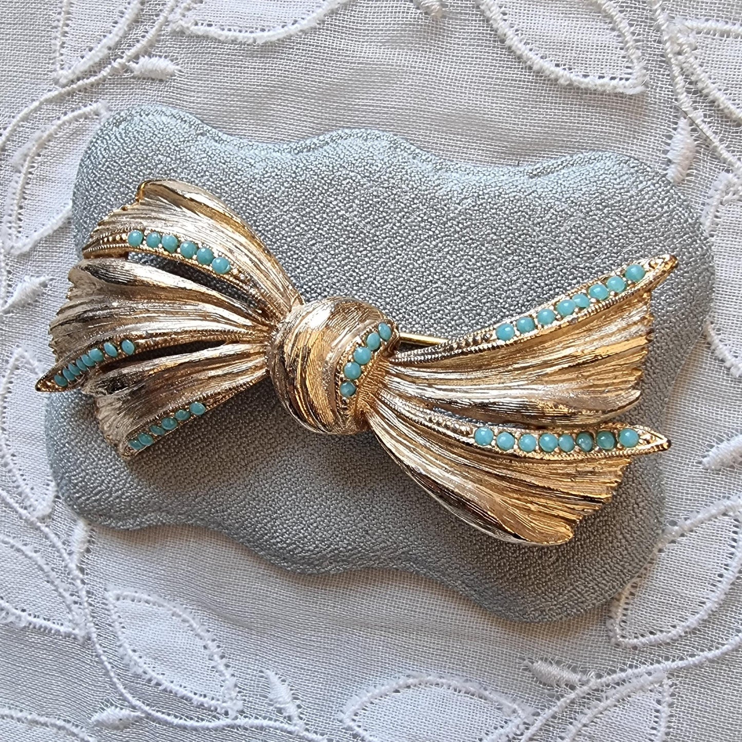 Brooch - Sphinx Gold Turquoise Bow Brooch