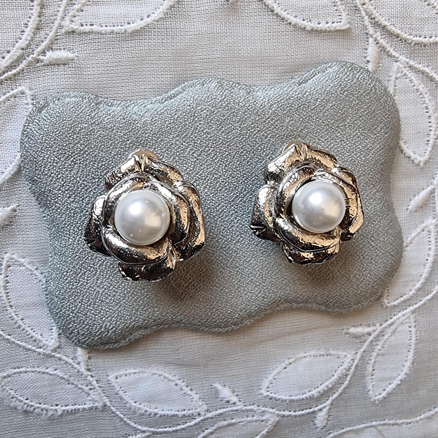 Clip on - Silver Pearl Rose Clip On Earrings