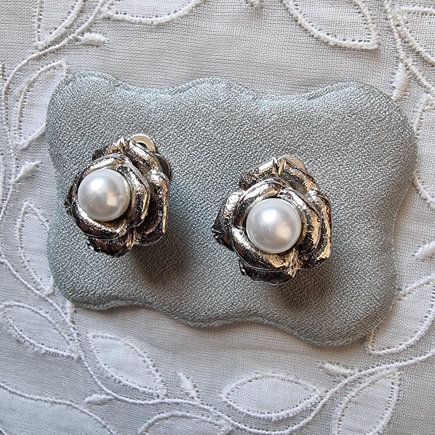 Clip on - Silver Pearl Rose Clip On Earrings