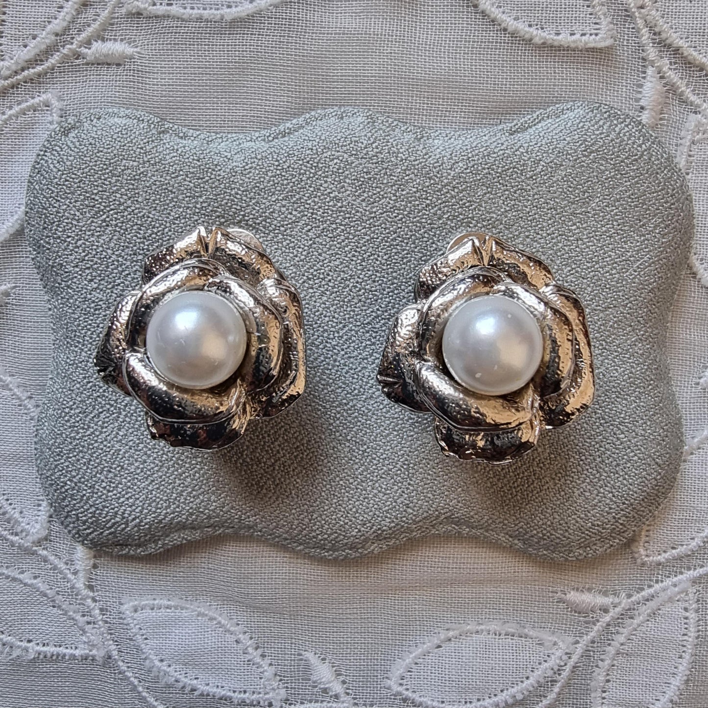Clip on - Silver Pearl Rose Clip On Earrings