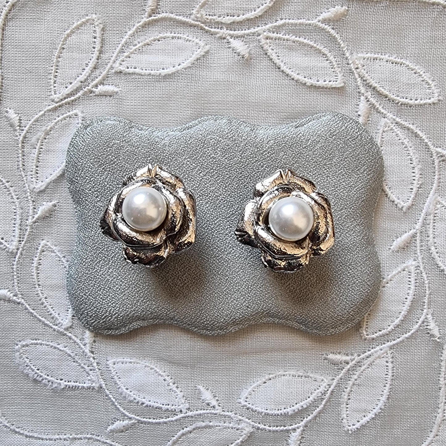 Clip on - Silver Pearl Rose Clip On Earrings