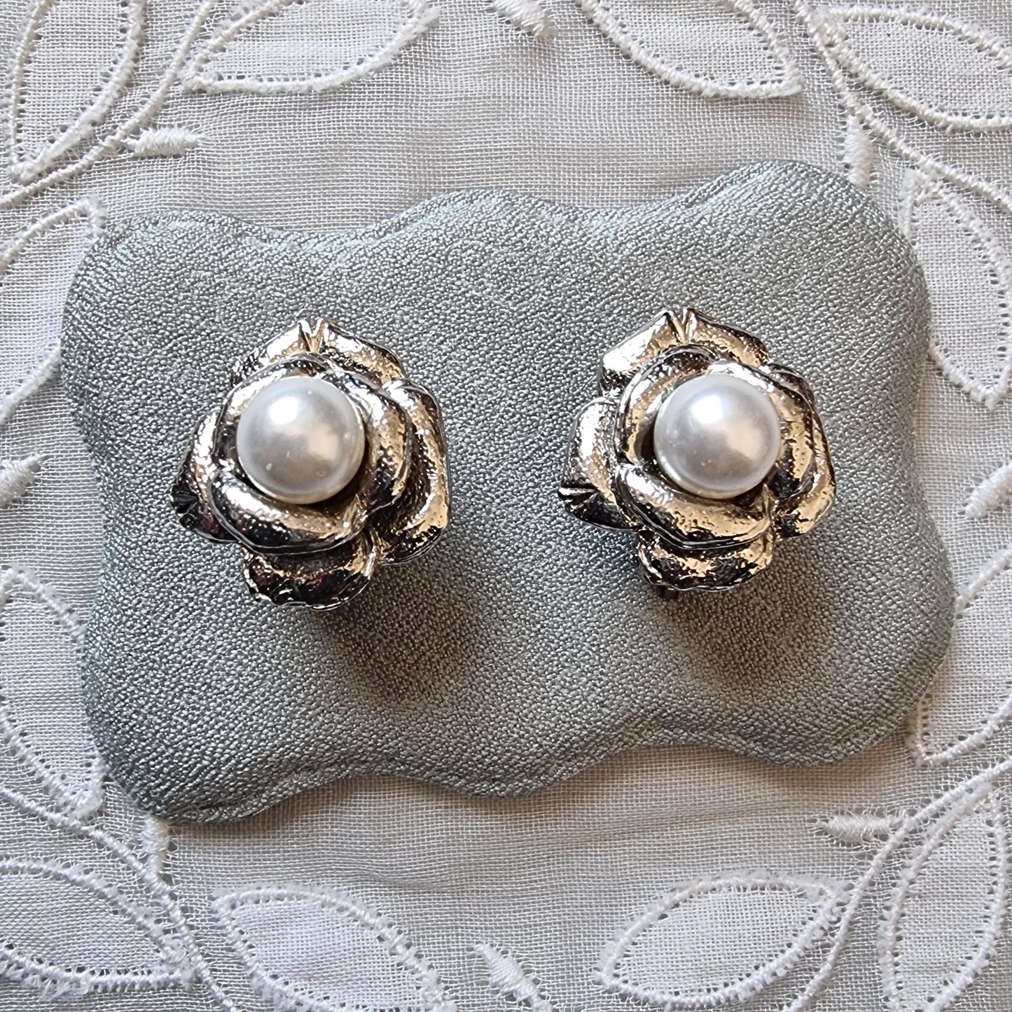 Clip on - Silver Pearl Rose Clip On Earrings