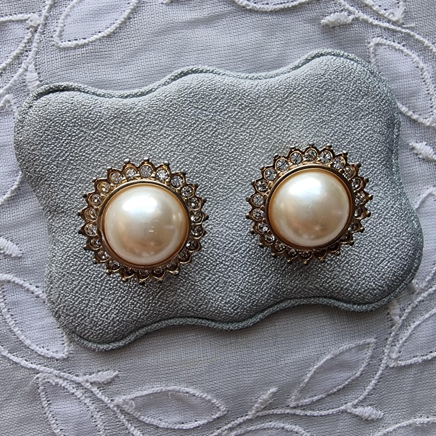 Clip on - Round Pearl and Crystals Clip on Earrings