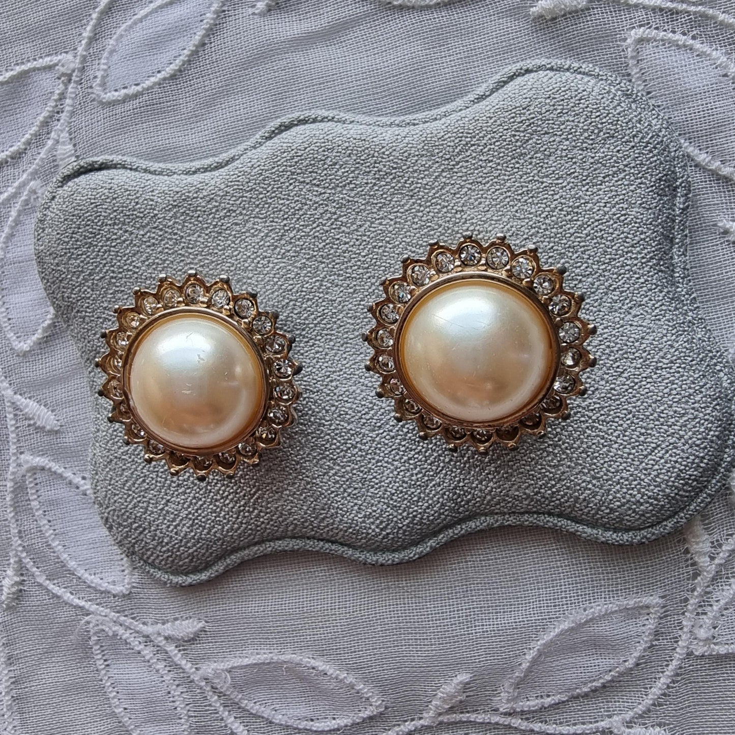 Clip on - Round Pearl and Crystals Clip on Earrings