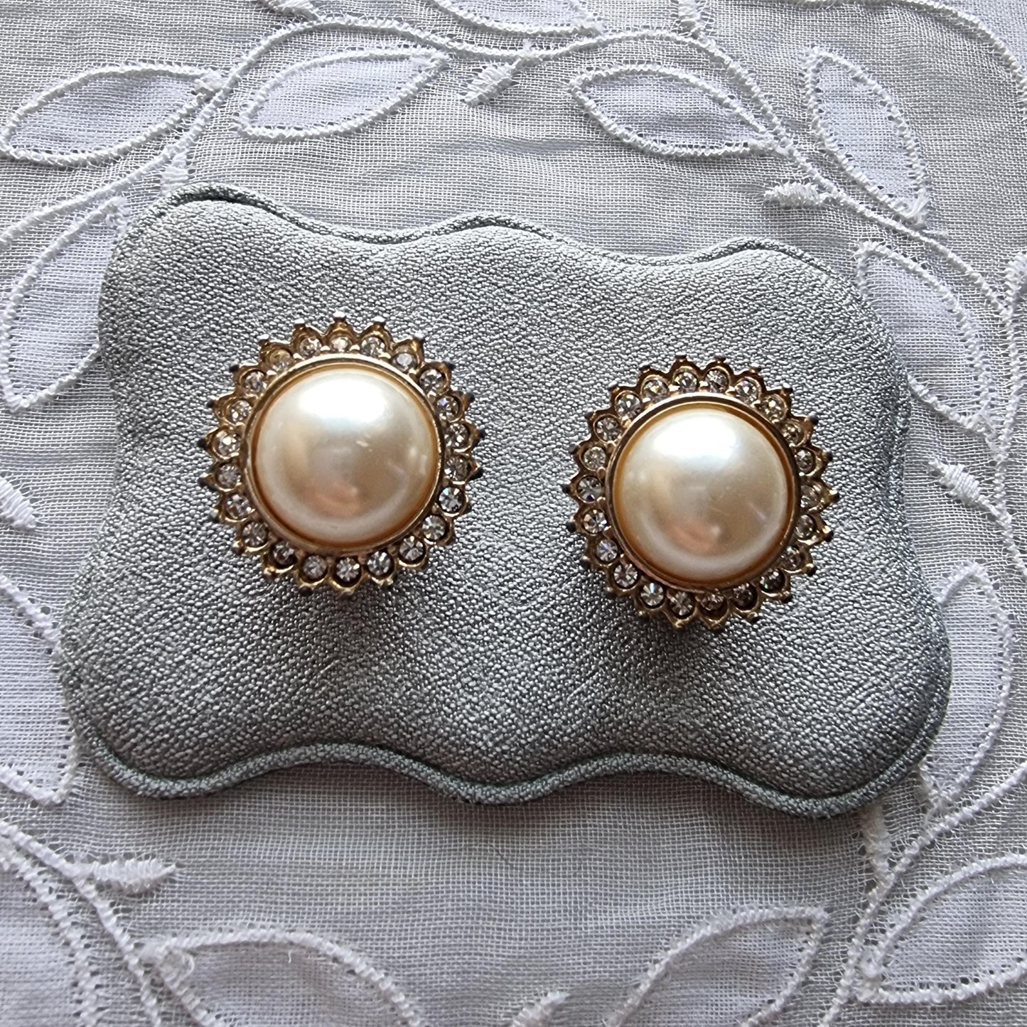 Clip on - Round Pearl and Crystals Clip on Earrings