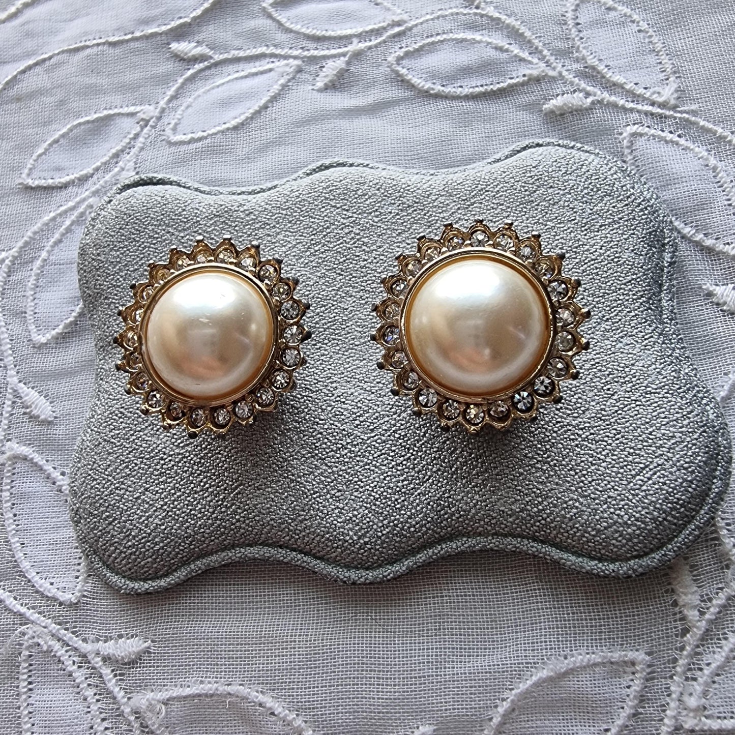 Clip on - Round Pearl and Crystals Clip on Earrings