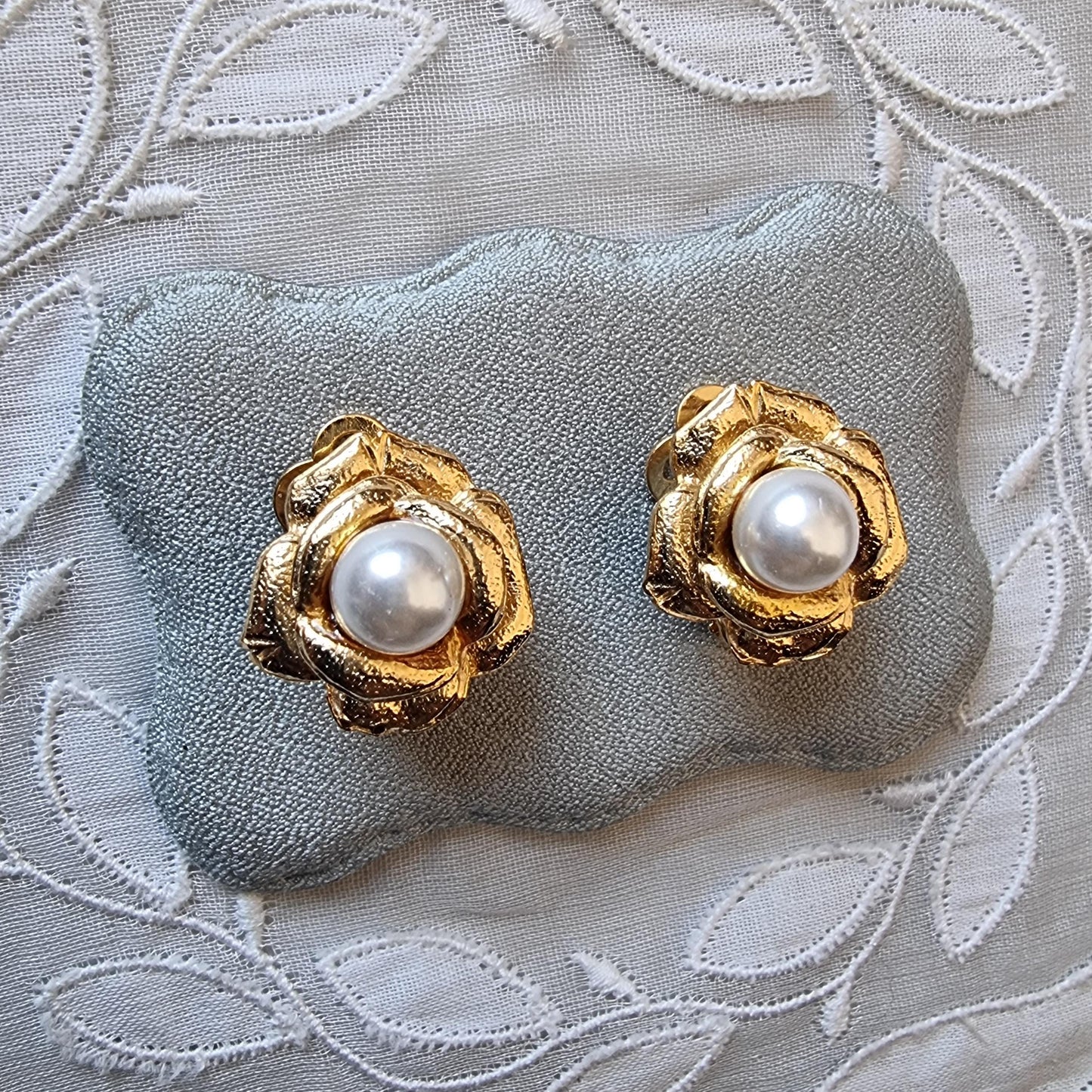 Clip on - Gold Pearl Rose Clip On Earrings