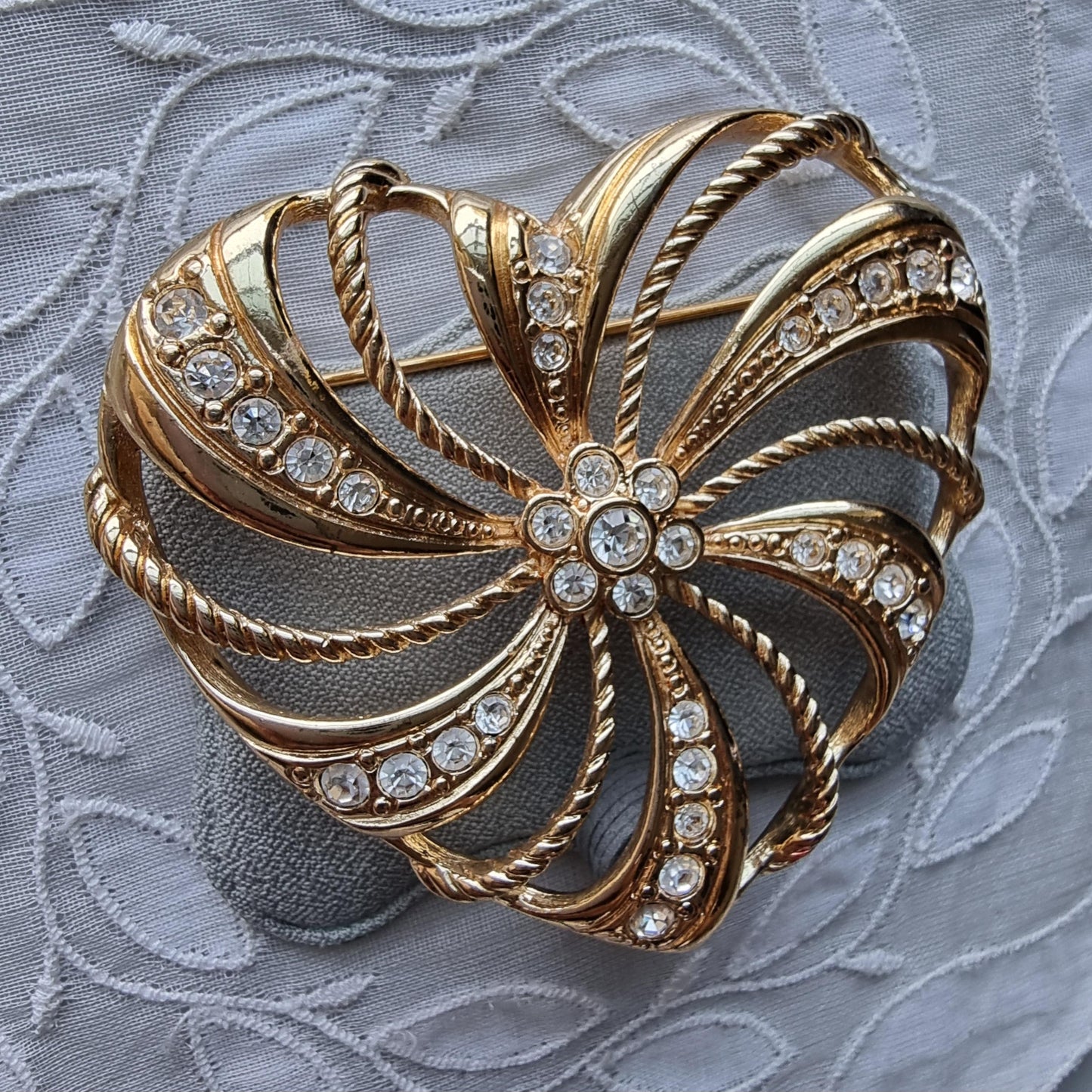 Brooch - Avon Big Heart Crystal Spray Brooch