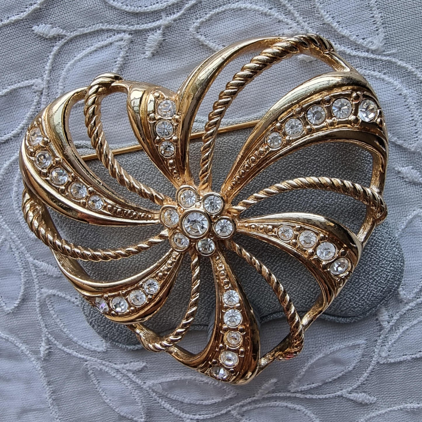 Brooch - Avon Big Heart Crystal Spray Brooch