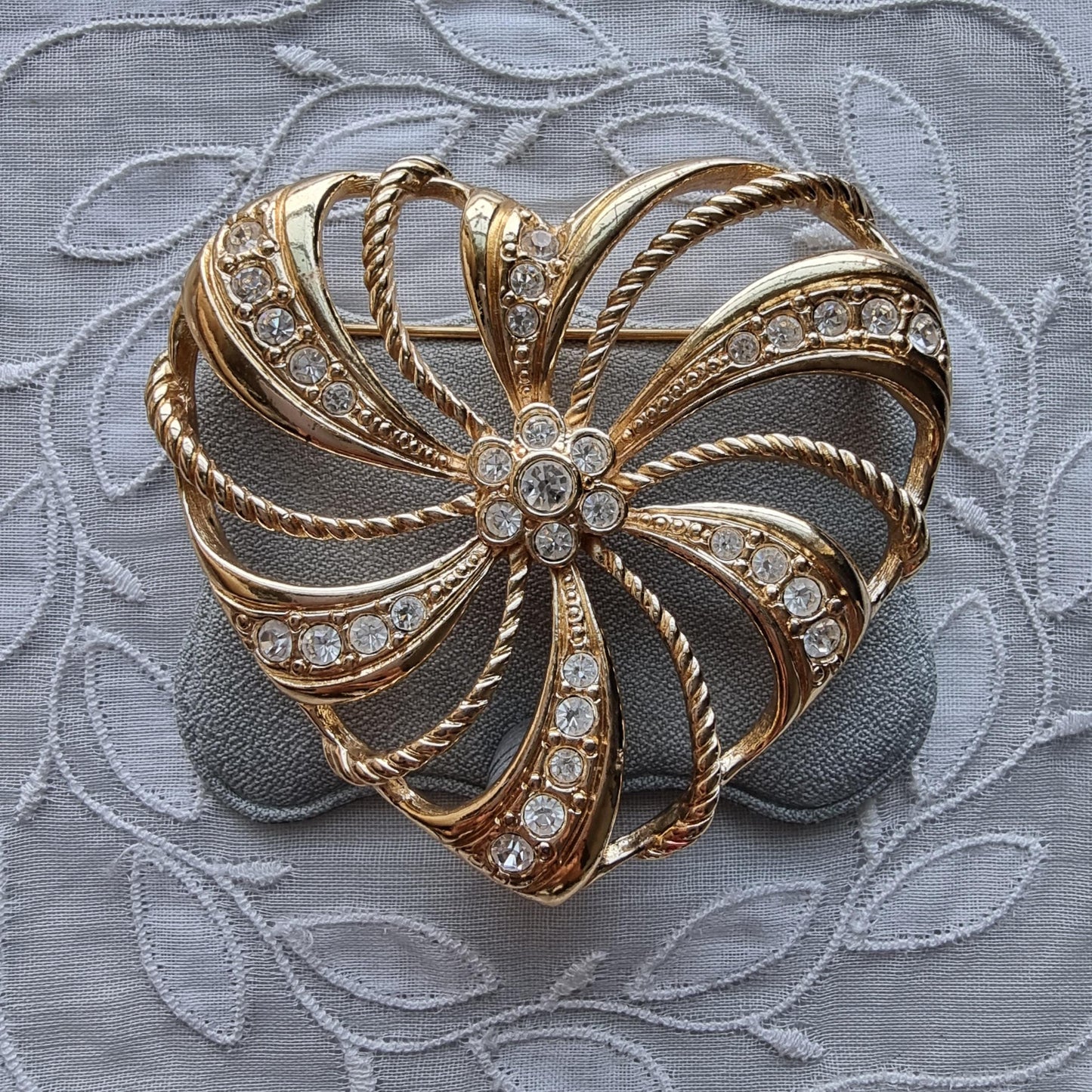 Brooch - Avon Big Heart Crystal Spray Brooch