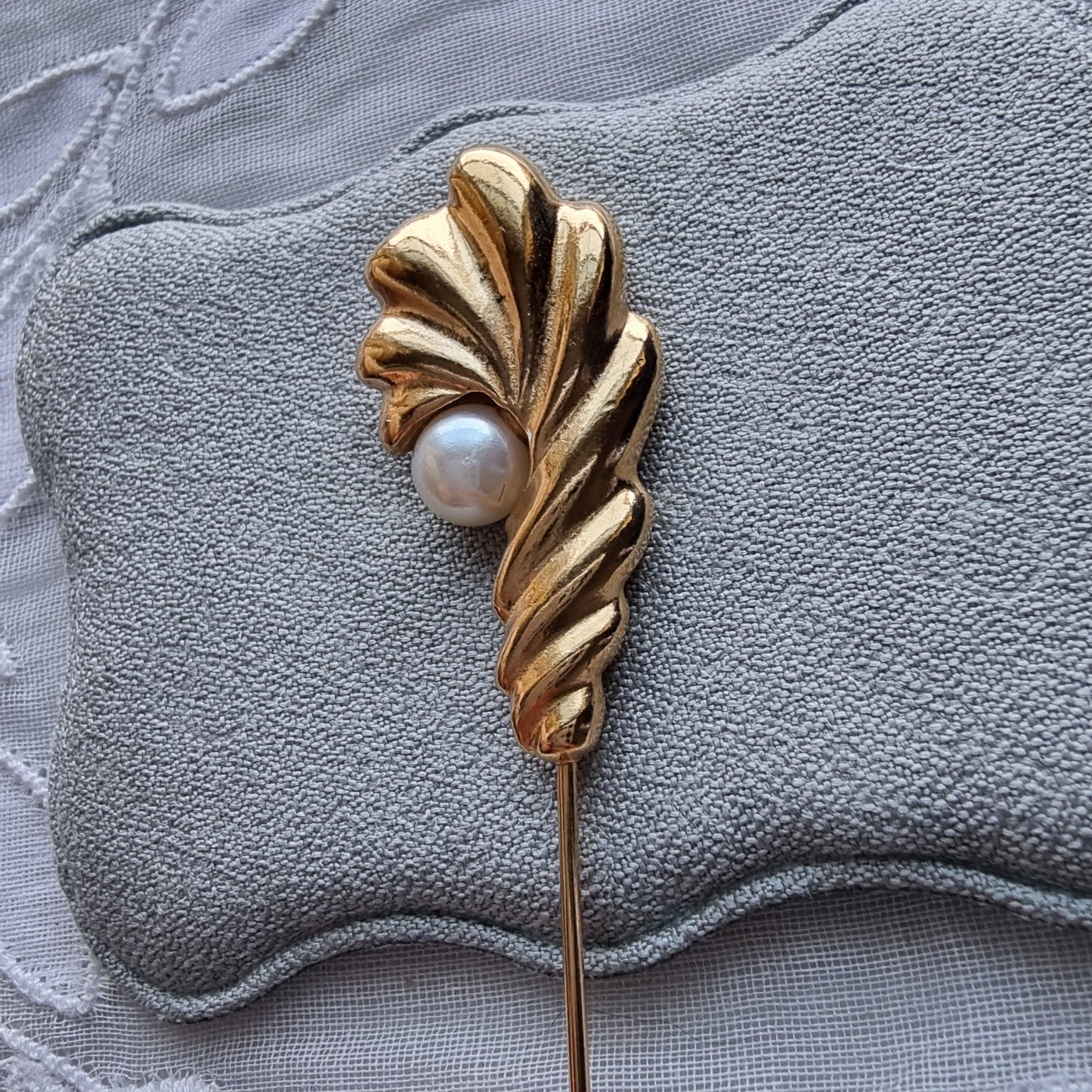 Stick Pin - Gold and Pearl Stylised Shell Stick Pin Brooch