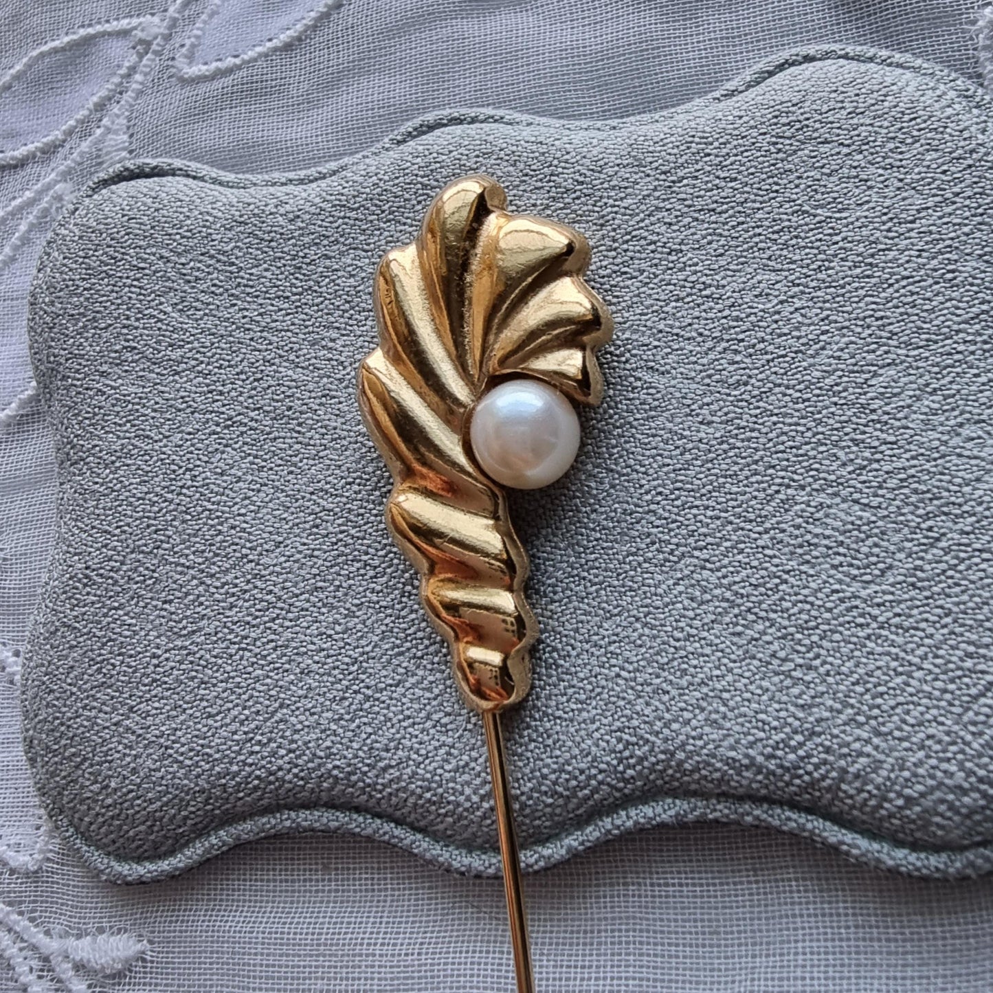 Stick Pin - Gold and Pearl Stylised Shell Stick Pin Brooch