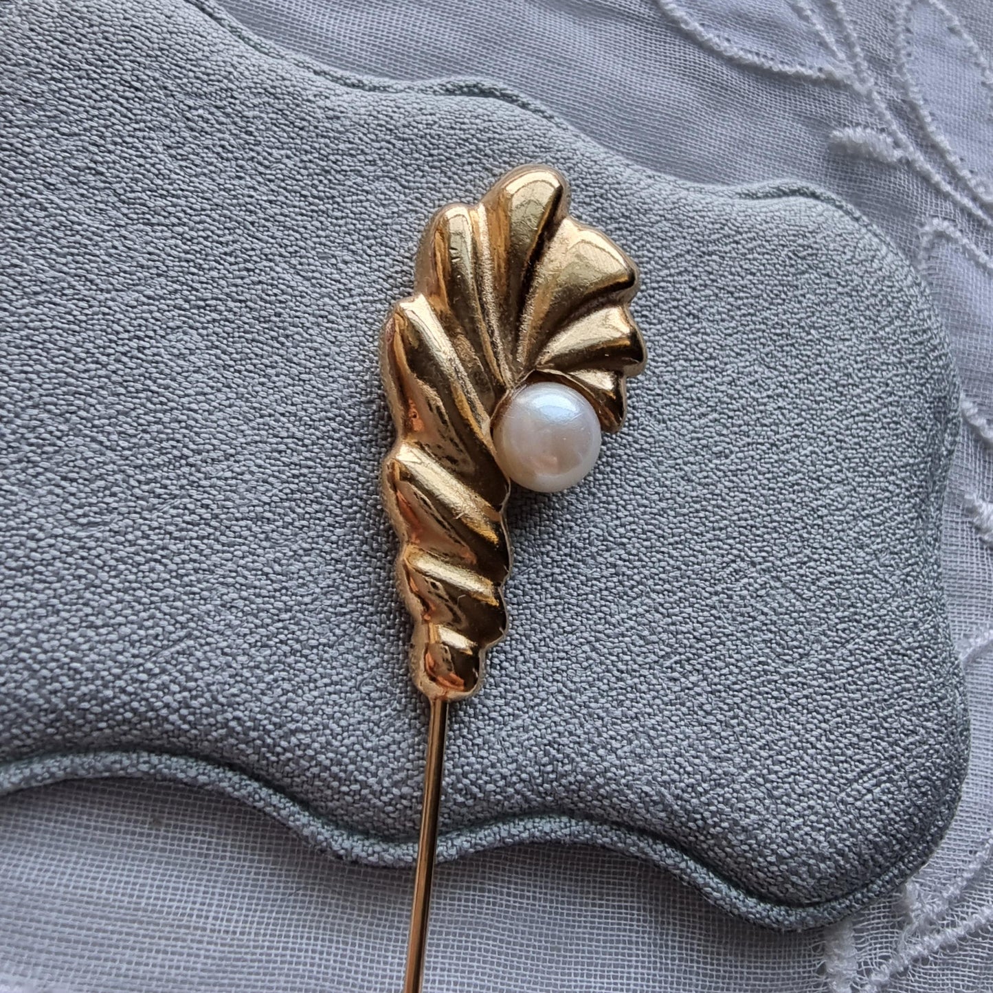 Stick Pin - Gold and Pearl Stylised Shell Stick Pin Brooch
