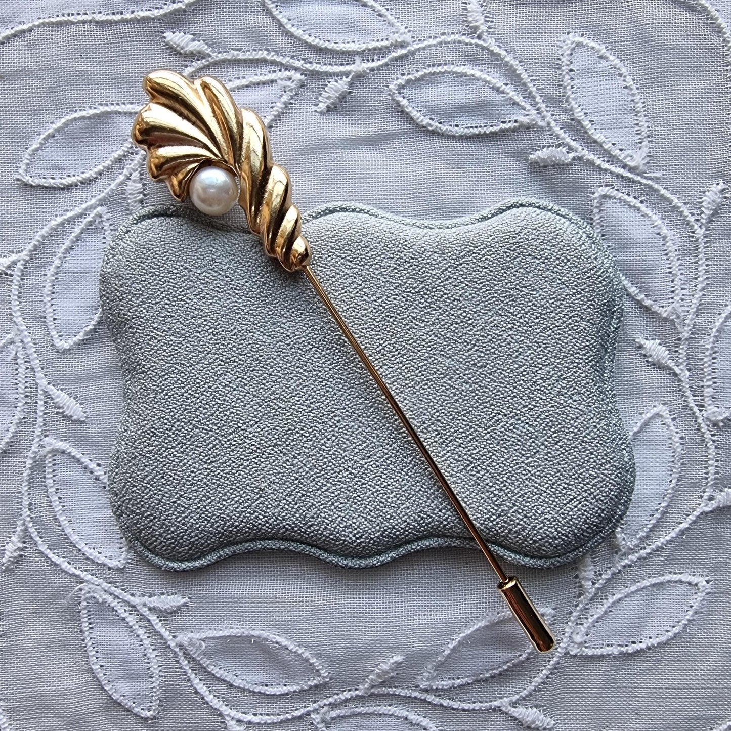 Stick Pin - Gold and Pearl Stylised Shell Stick Pin Brooch