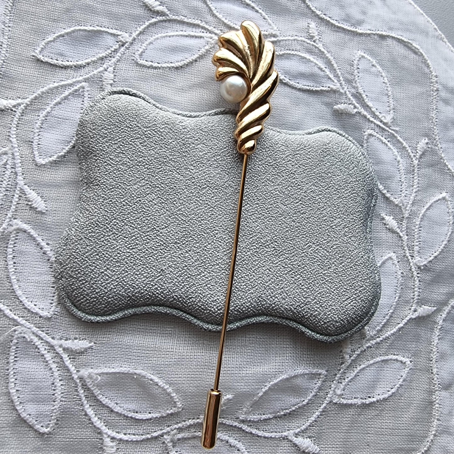 Stick Pin - Gold and Pearl Stylised Shell Stick Pin Brooch