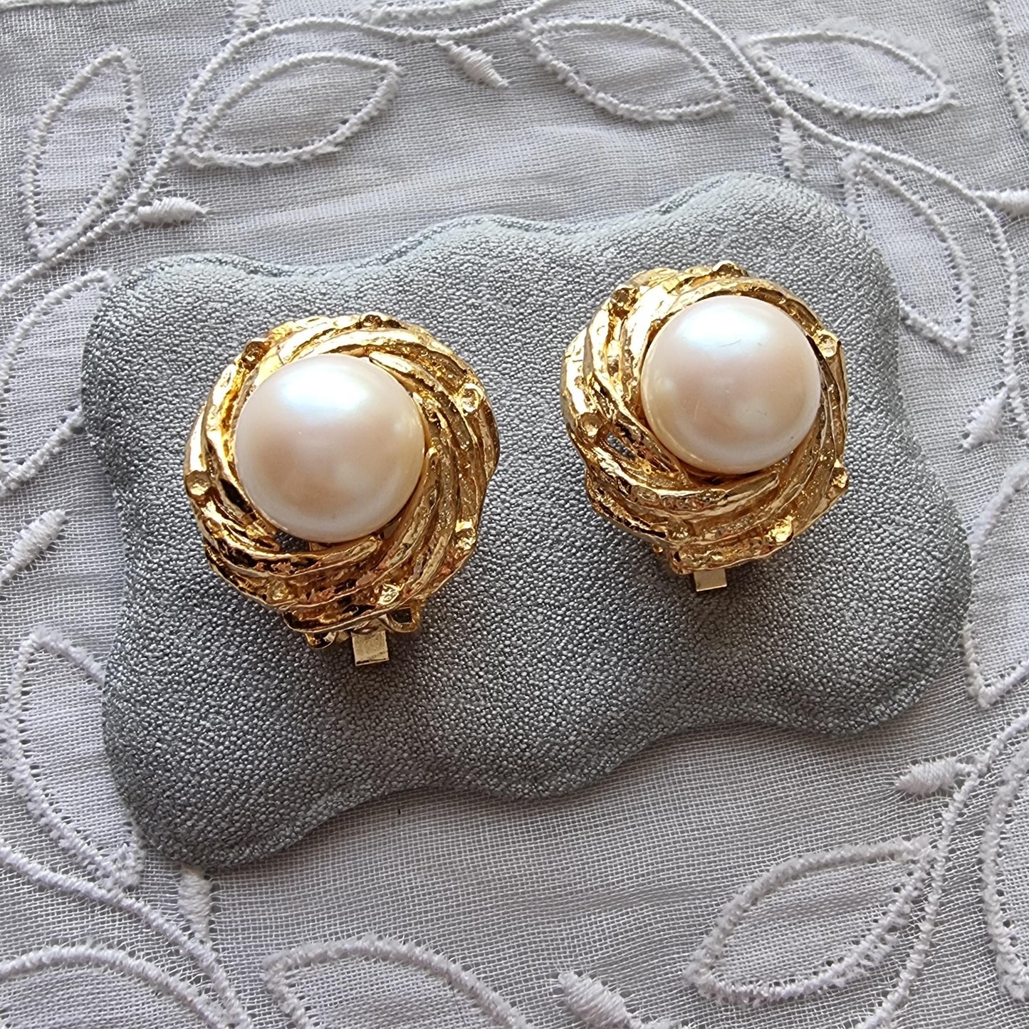 Clip on - Gold Nest Faux Pearl Clip On Earrings