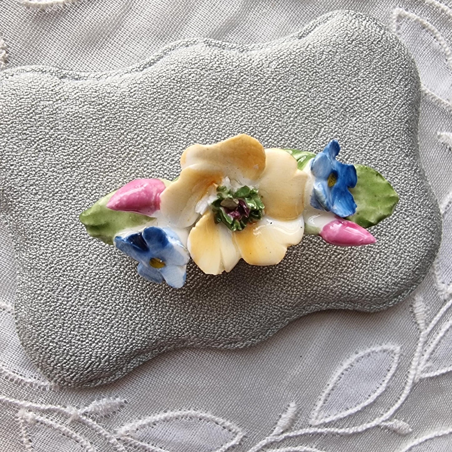 Brooch - Small Porcelain Flower Cluster Brooch