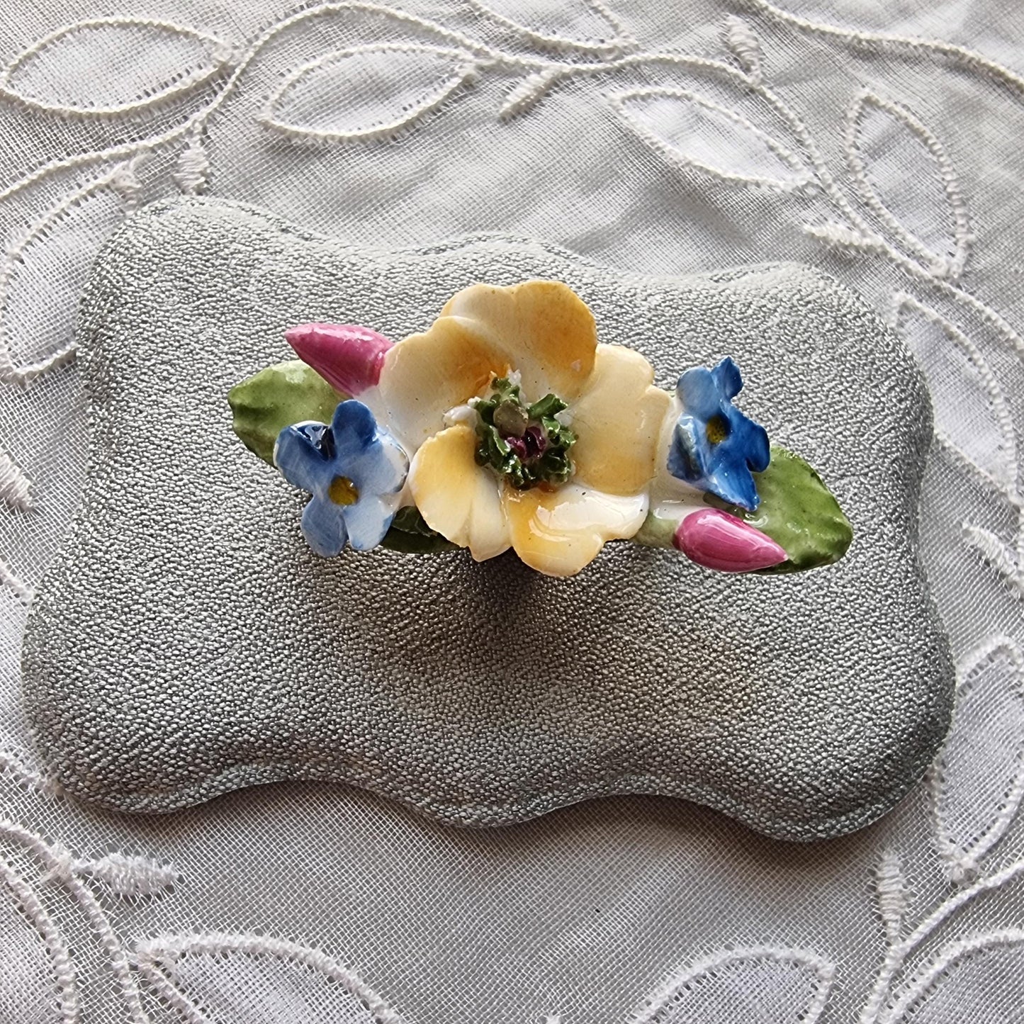 Brooch - Small Porcelain Flower Cluster Brooch