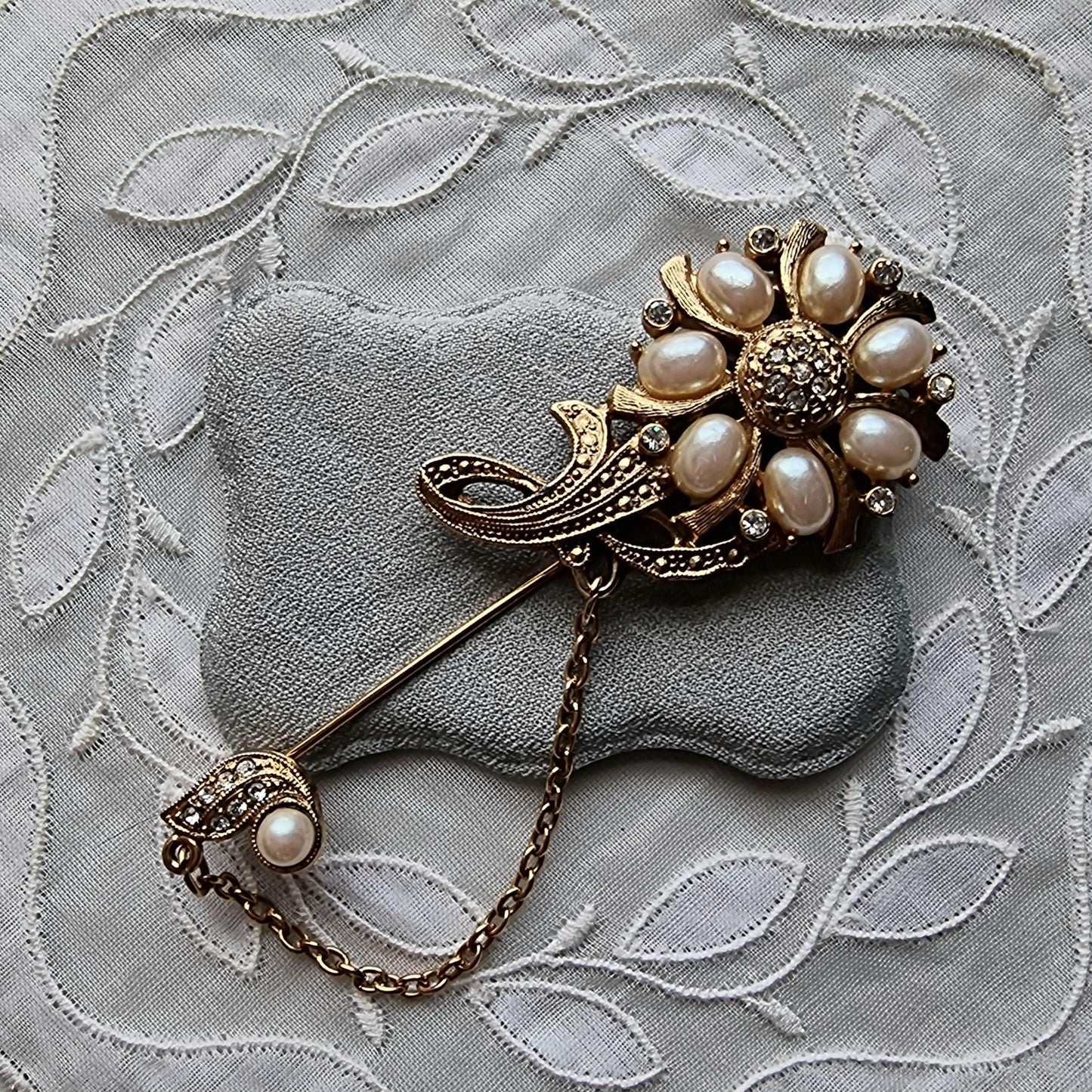 Stick Pin - Pearl and Crystals Flower Chain Stick Pin Brooch