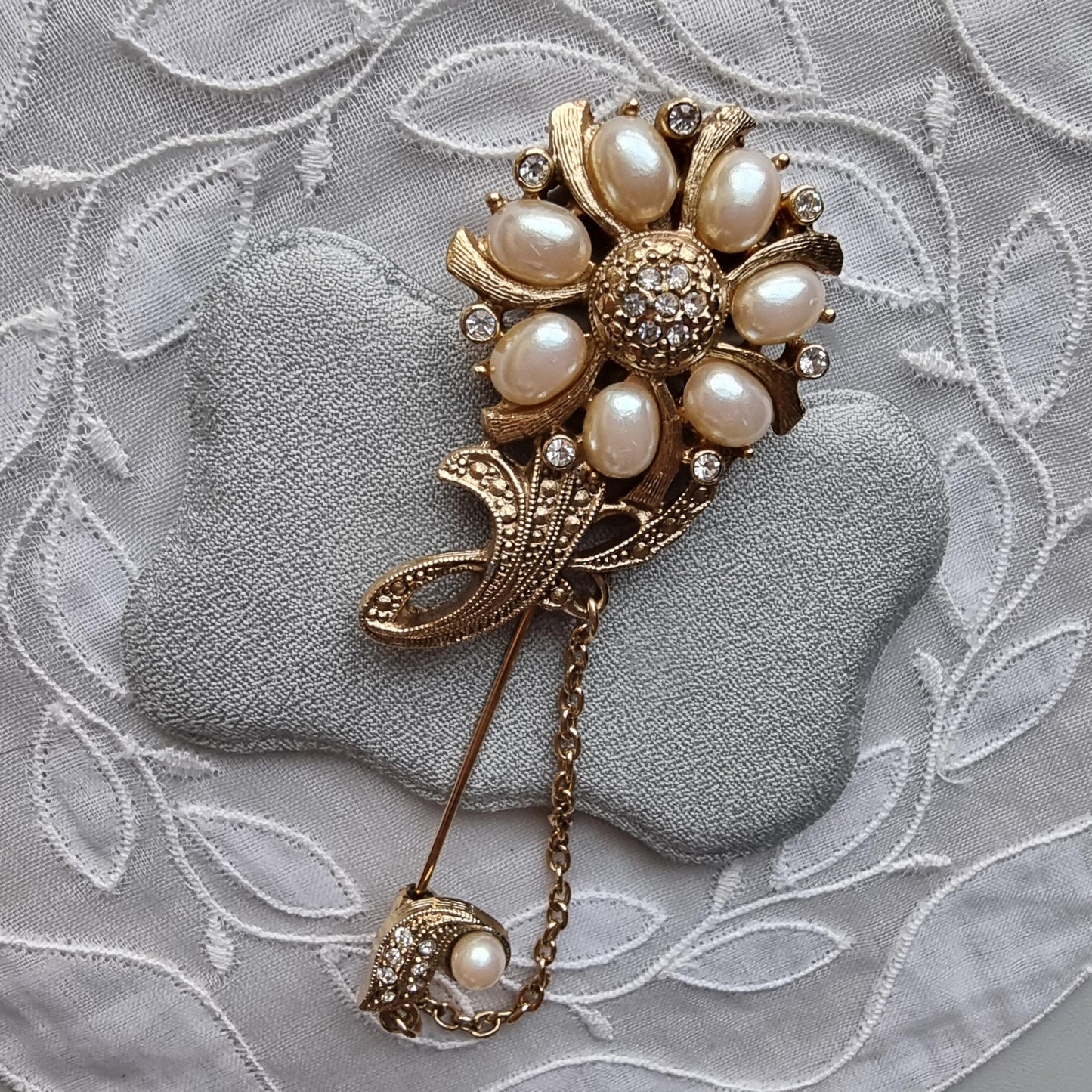 Stick Pin - Pearl and Crystals Flower Chain Stick Pin Brooch