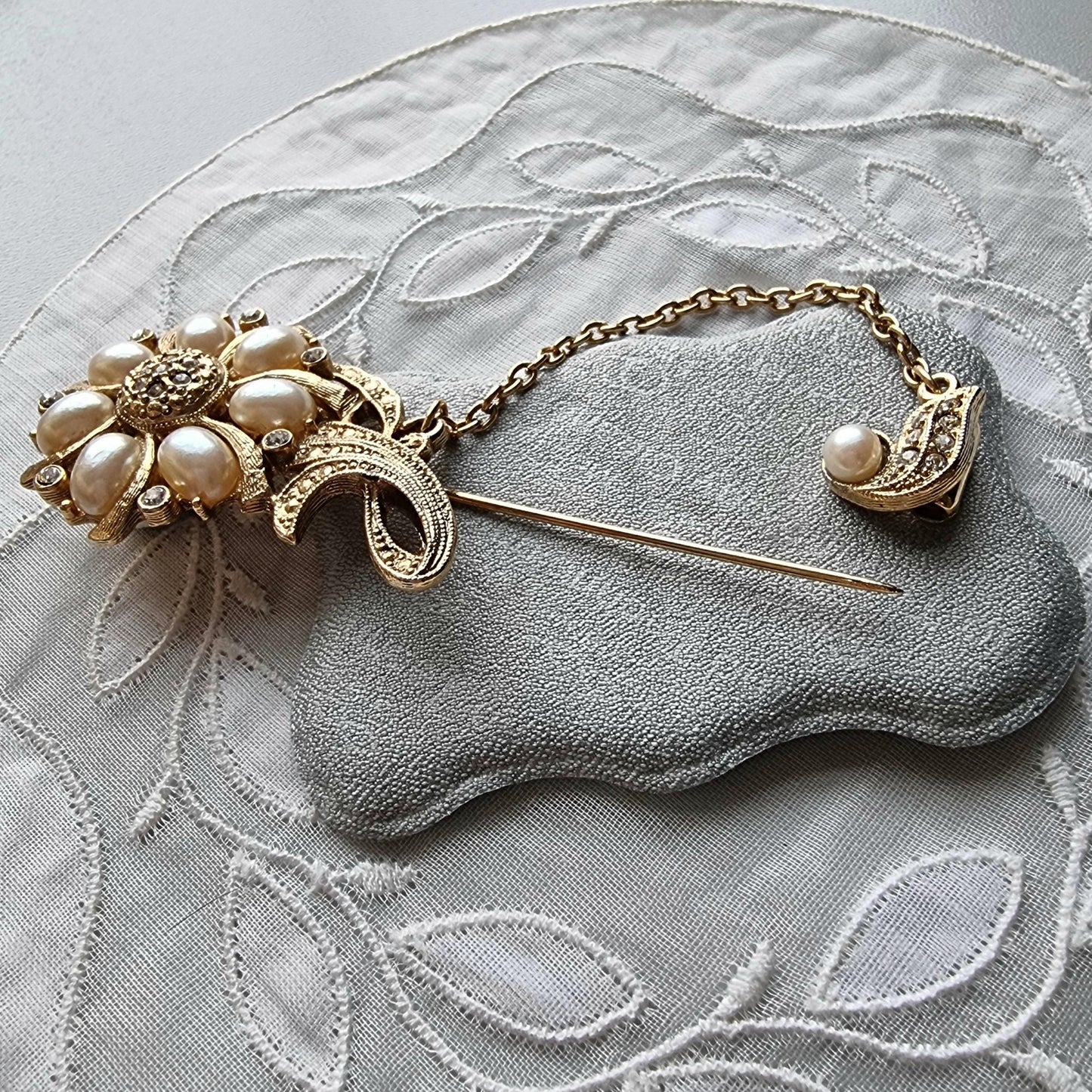 Stick Pin - Pearl and Crystals Flower Chain Stick Pin Brooch