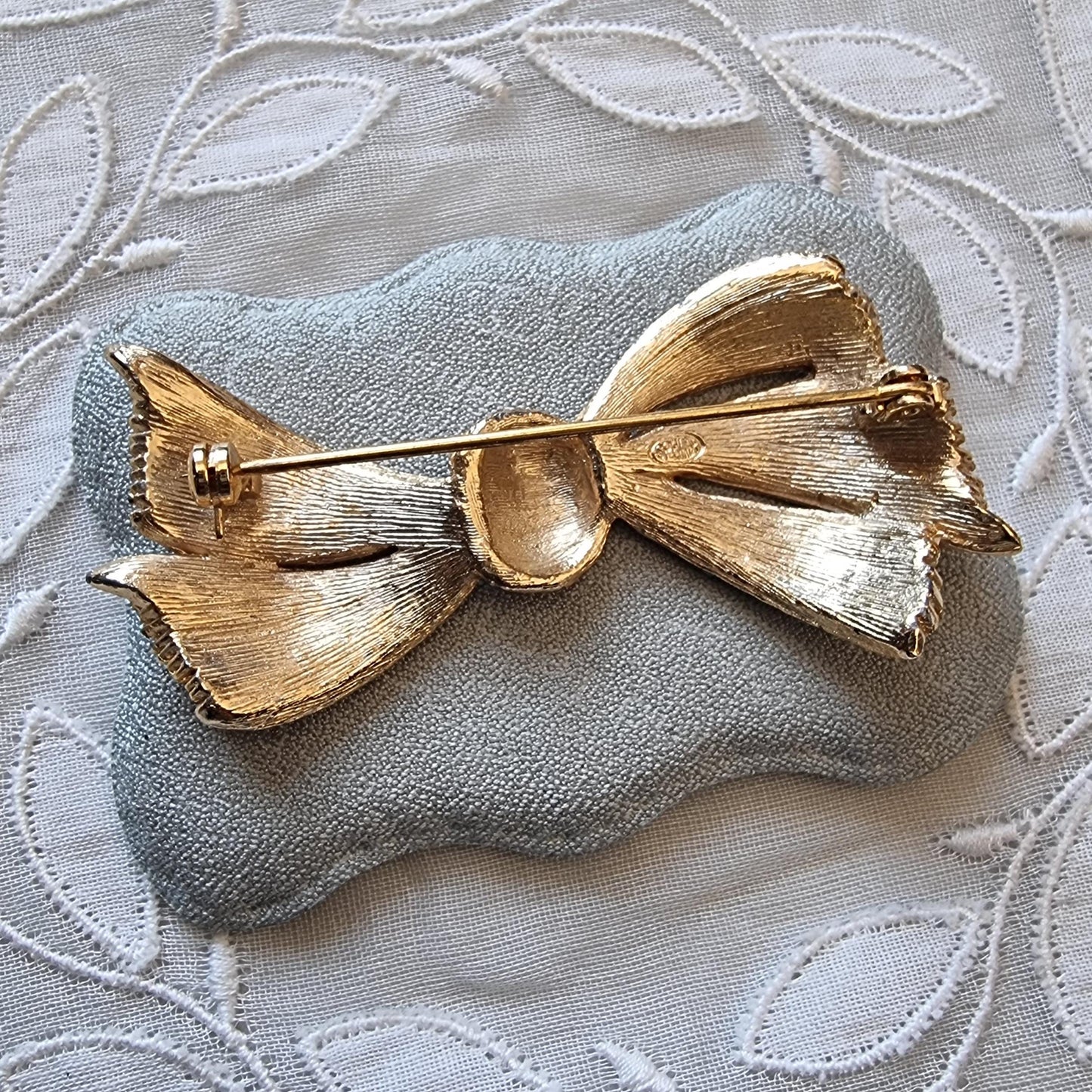 Brooch - Sphinx Gold Turquoise Bow Brooch