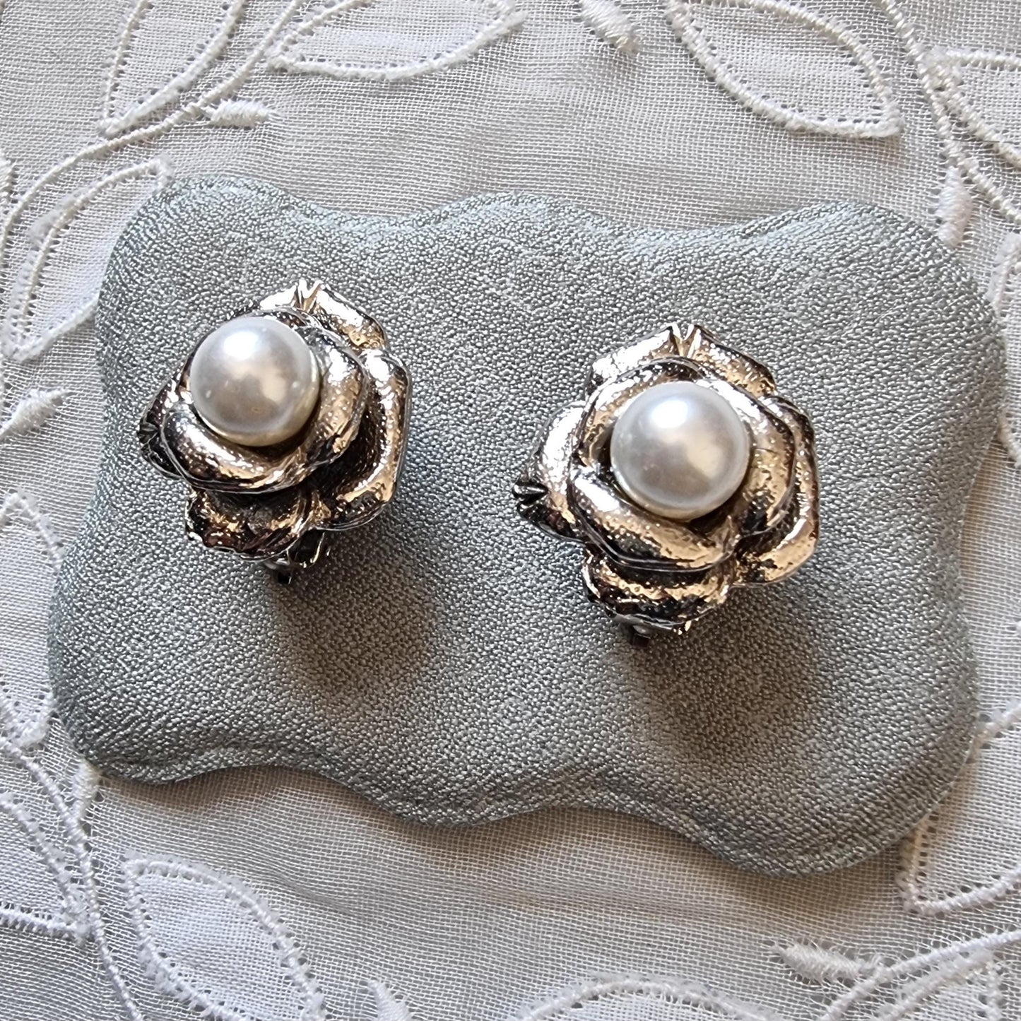 Clip on - Silver Pearl Rose Clip On Earrings