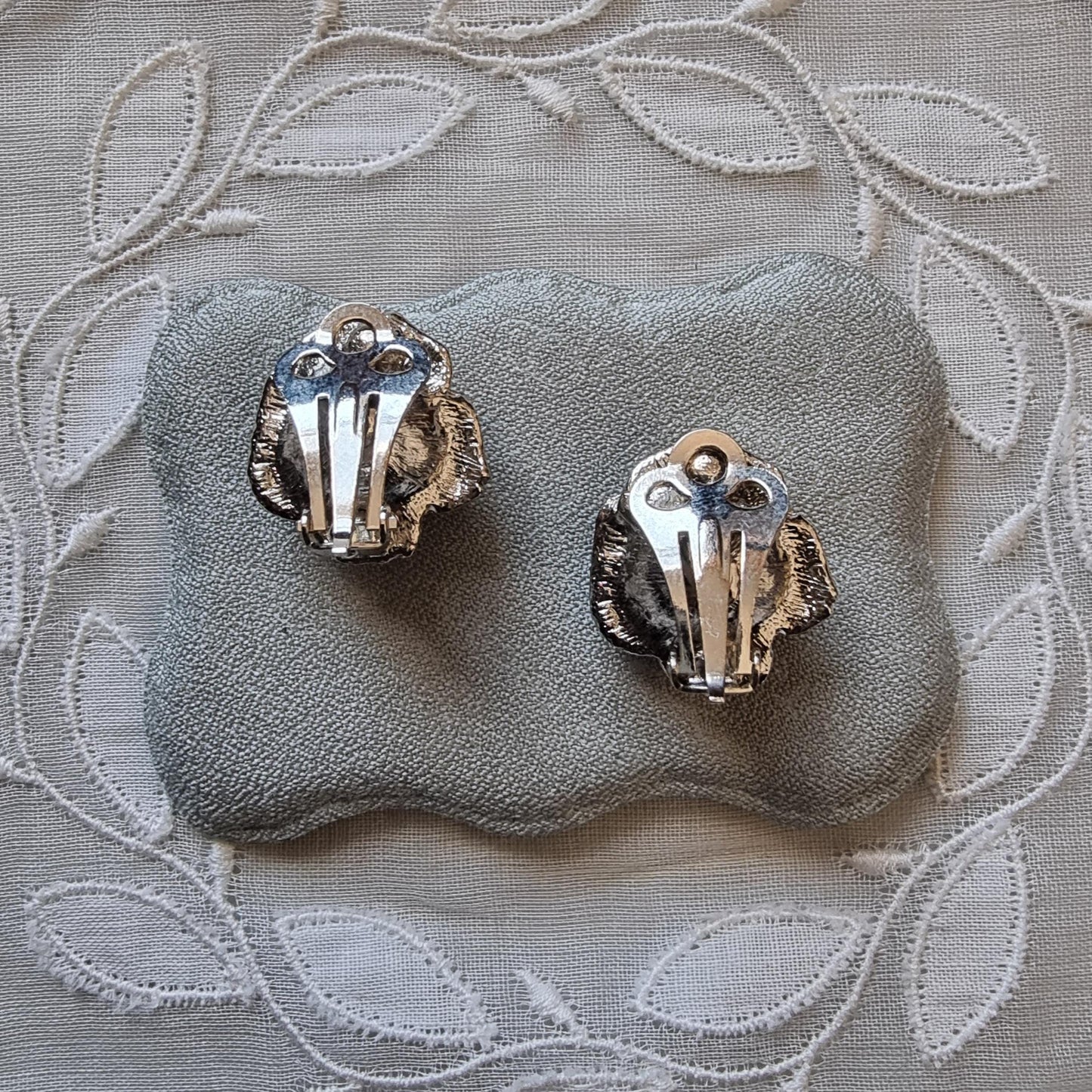 Clip on - Silver Pearl Rose Clip On Earrings