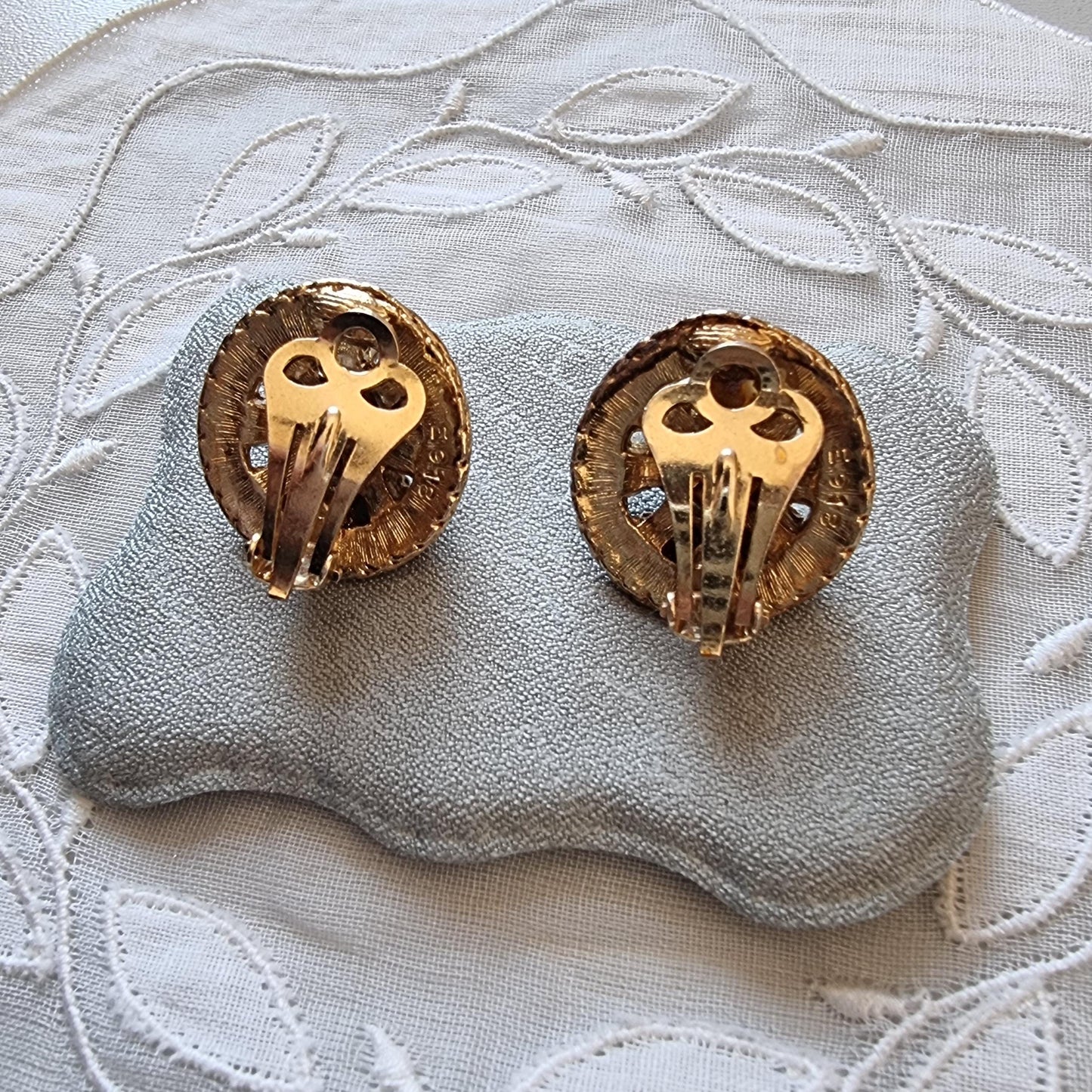 Clip on - Sphinx Round Faux Pearl and Turquoise Cluster Clip on Earrings