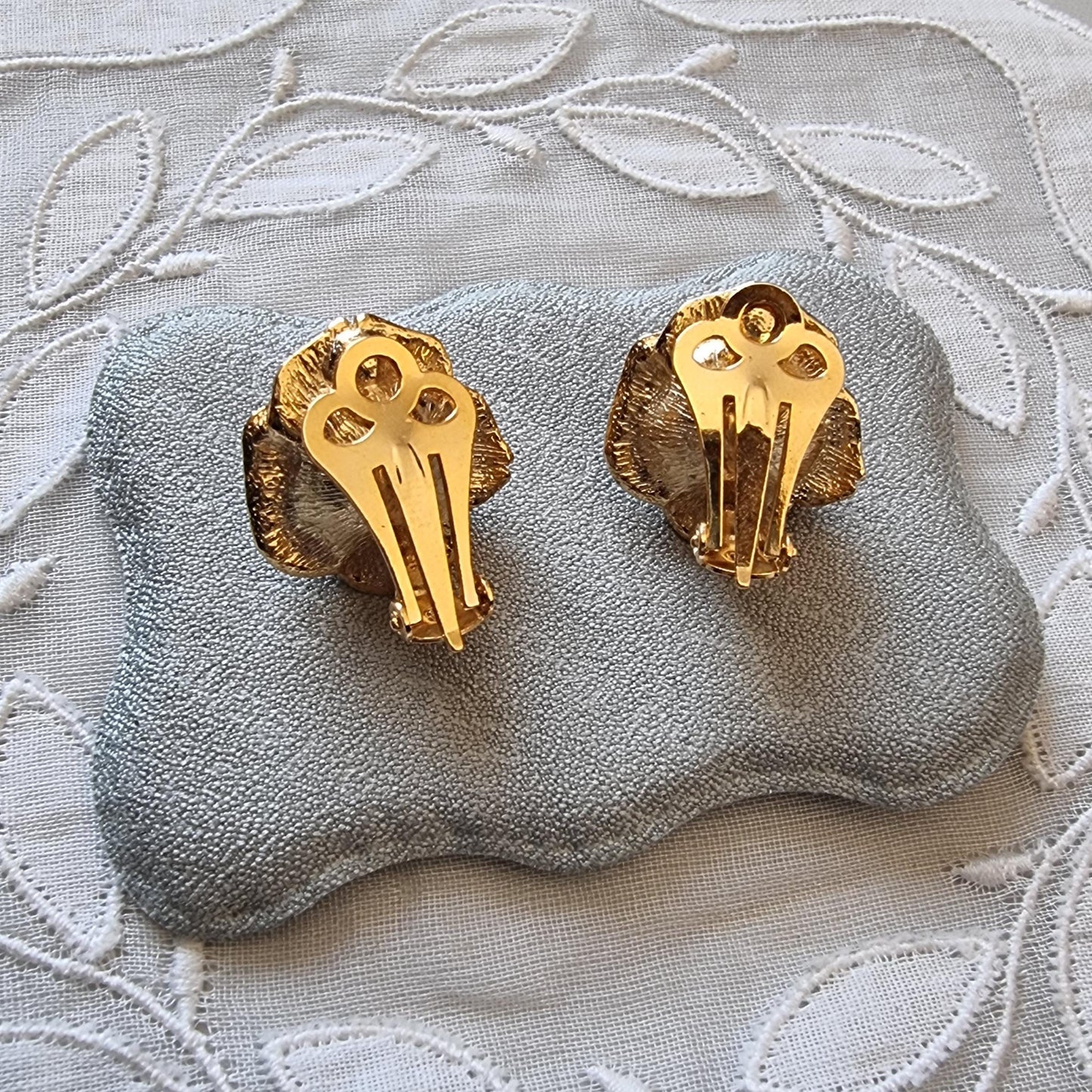 Clip on - Gold Pearl Rose Clip On Earrings