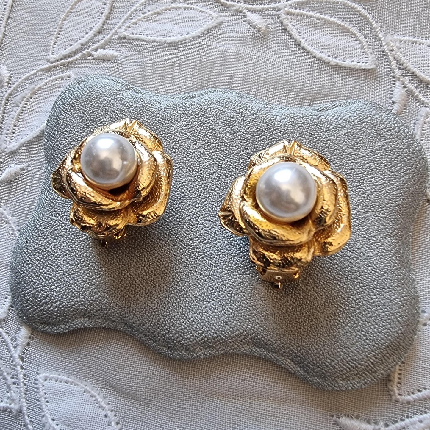 Clip on - Gold Pearl Rose Clip On Earrings