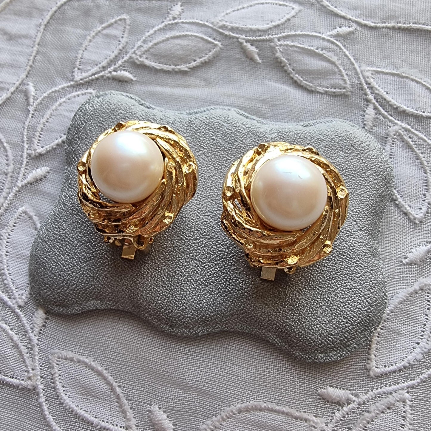 Clip on - Gold Nest Faux Pearl Clip On Earrings