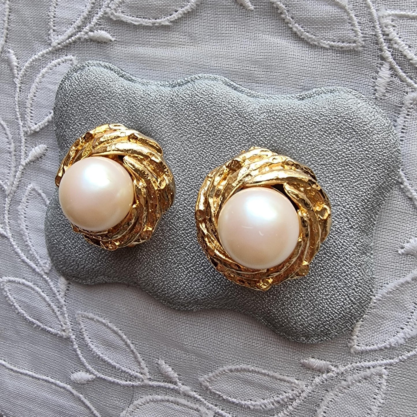 Clip on - Gold Nest Faux Pearl Clip On Earrings