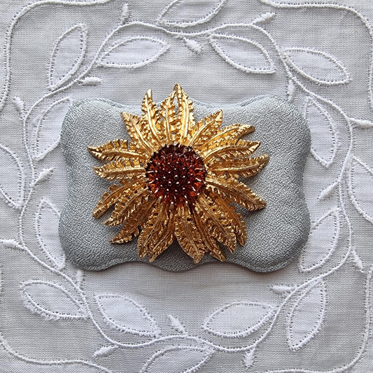 Brooch - Sarah Coventry Brown Moulded Glass Flower Brooch