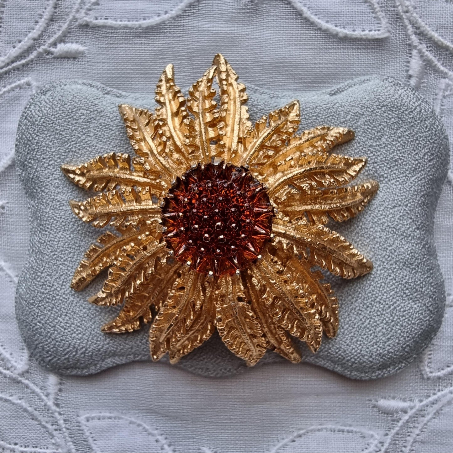 Brooch - Sarah Coventry Brown Moulded Glass Flower Brooch