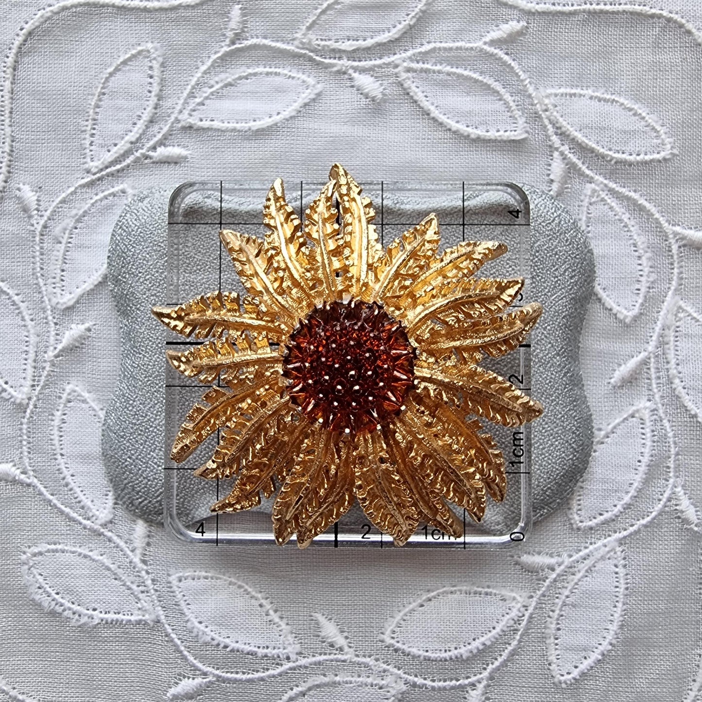 Brooch - Sarah Coventry Brown Moulded Glass Flower Brooch